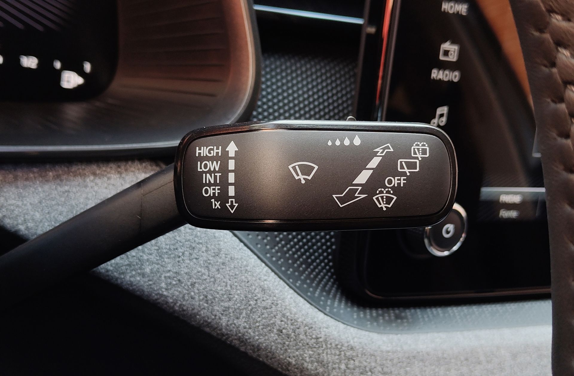 Škoda Kamiq 1.0 TSI Selection DSG - foto 27