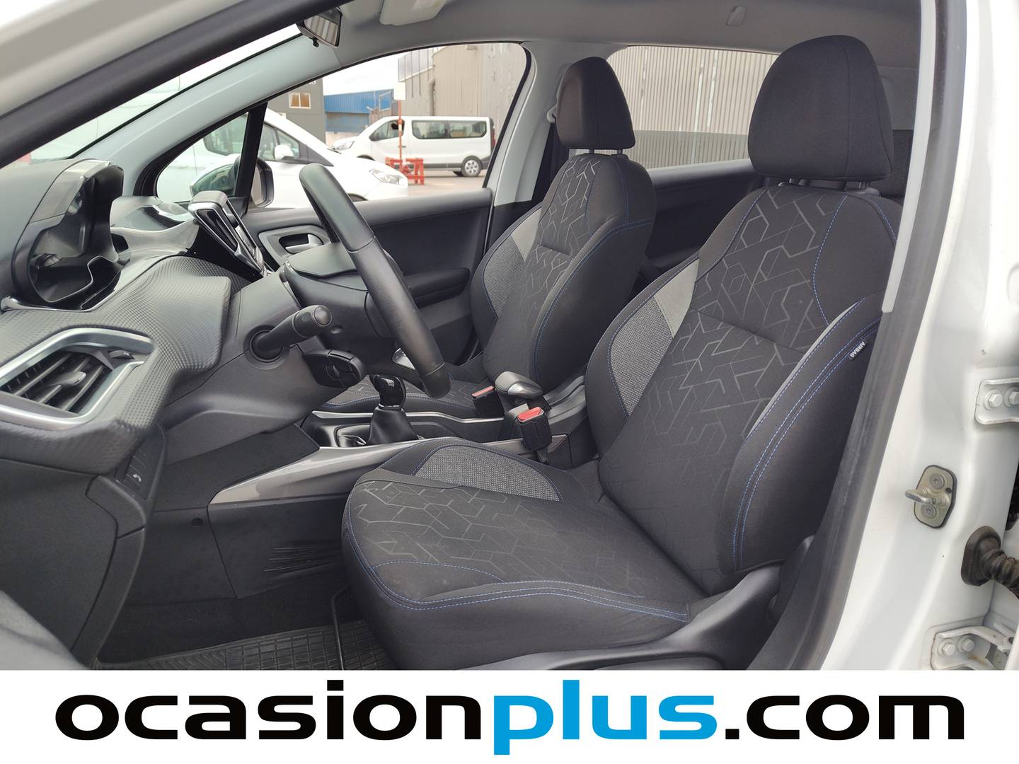 Foto asientos delanteros Peugeot 2008 Peugeot 2008 PureTech 82 Style (82 CV)