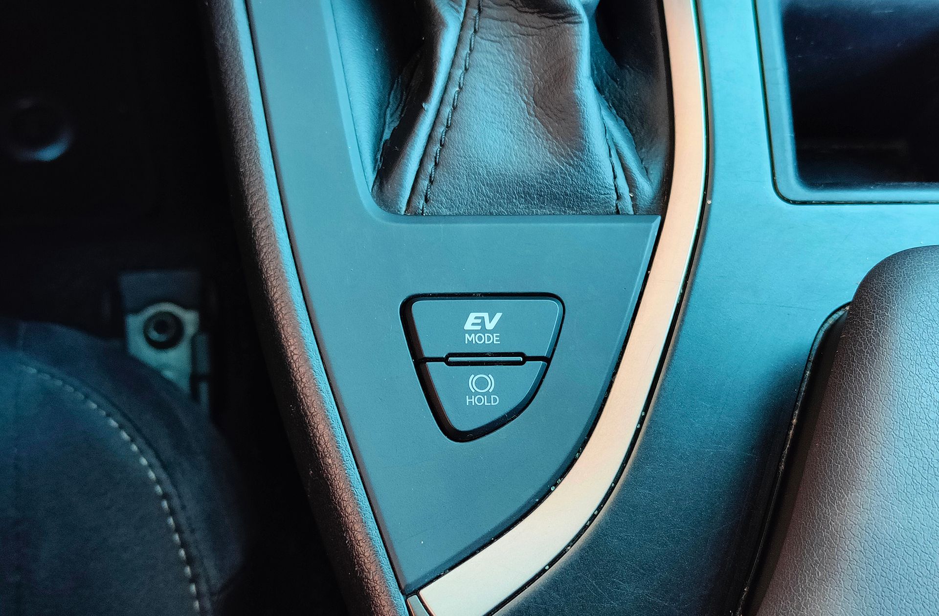 Lexus UX 250h Premium - foto 33
