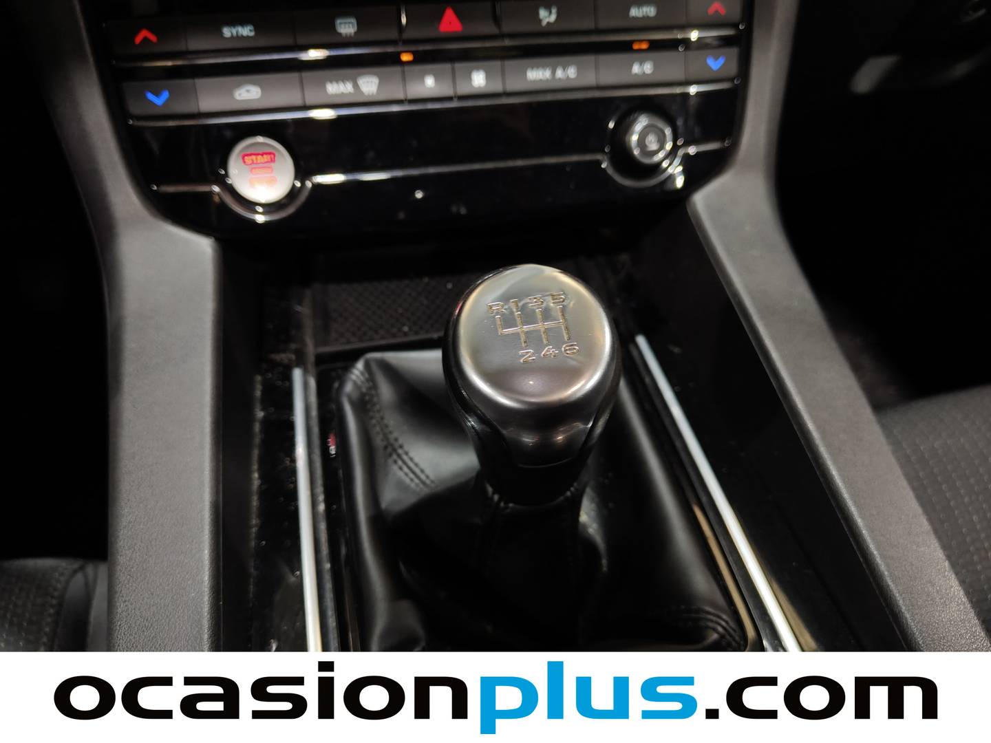 Foto Jaguar F-Pace Jaguar F-PACE 2.0L i4D Pure AWD (180 CV)