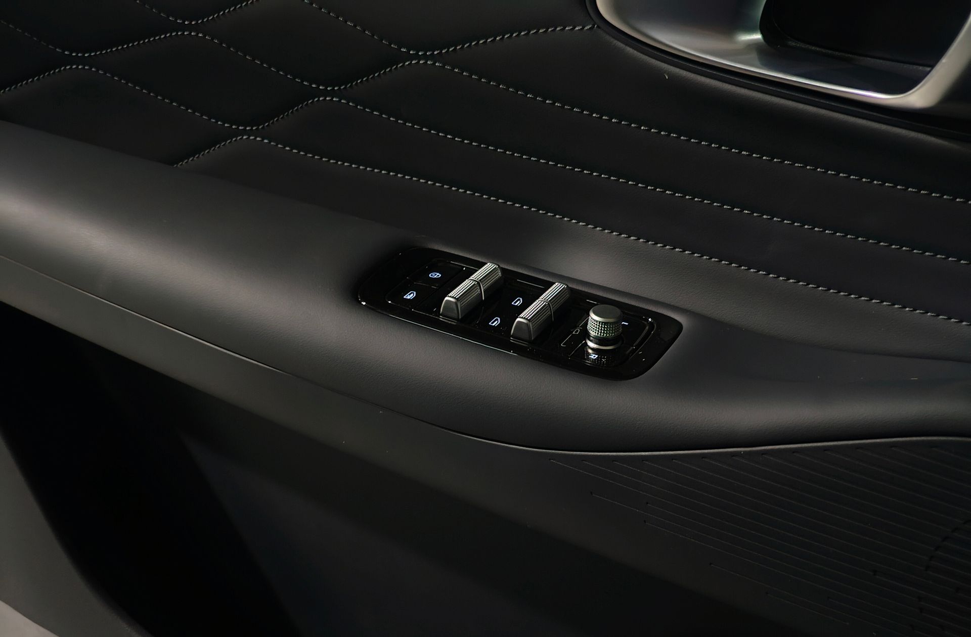 Geely Starray EM-i 1.5 PHEV Pro - foto 33