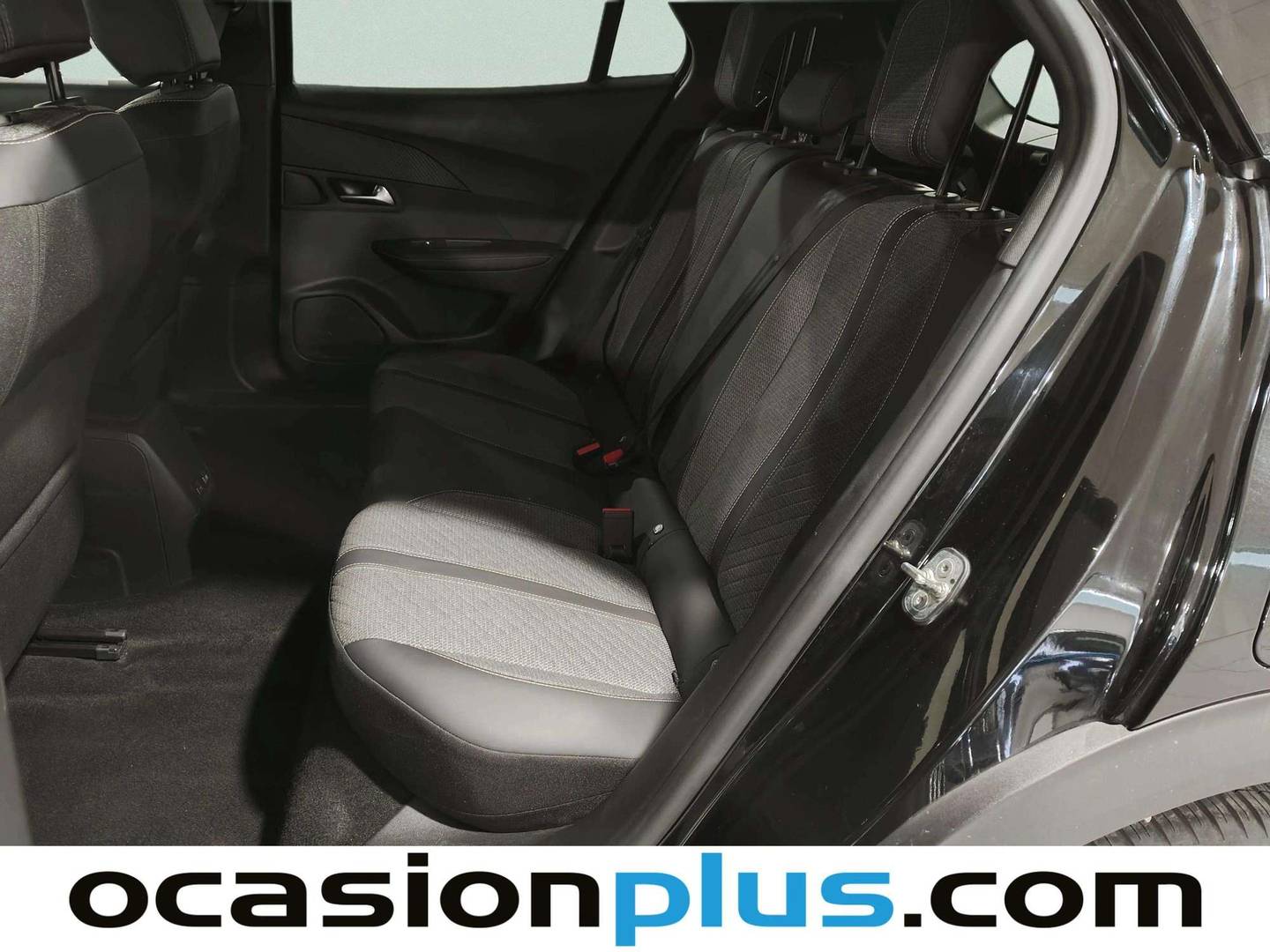 Foto asientos traseros Peugeot 2008 Peugeot 2008 Allure Hybrid eDCS6 (145 CV)