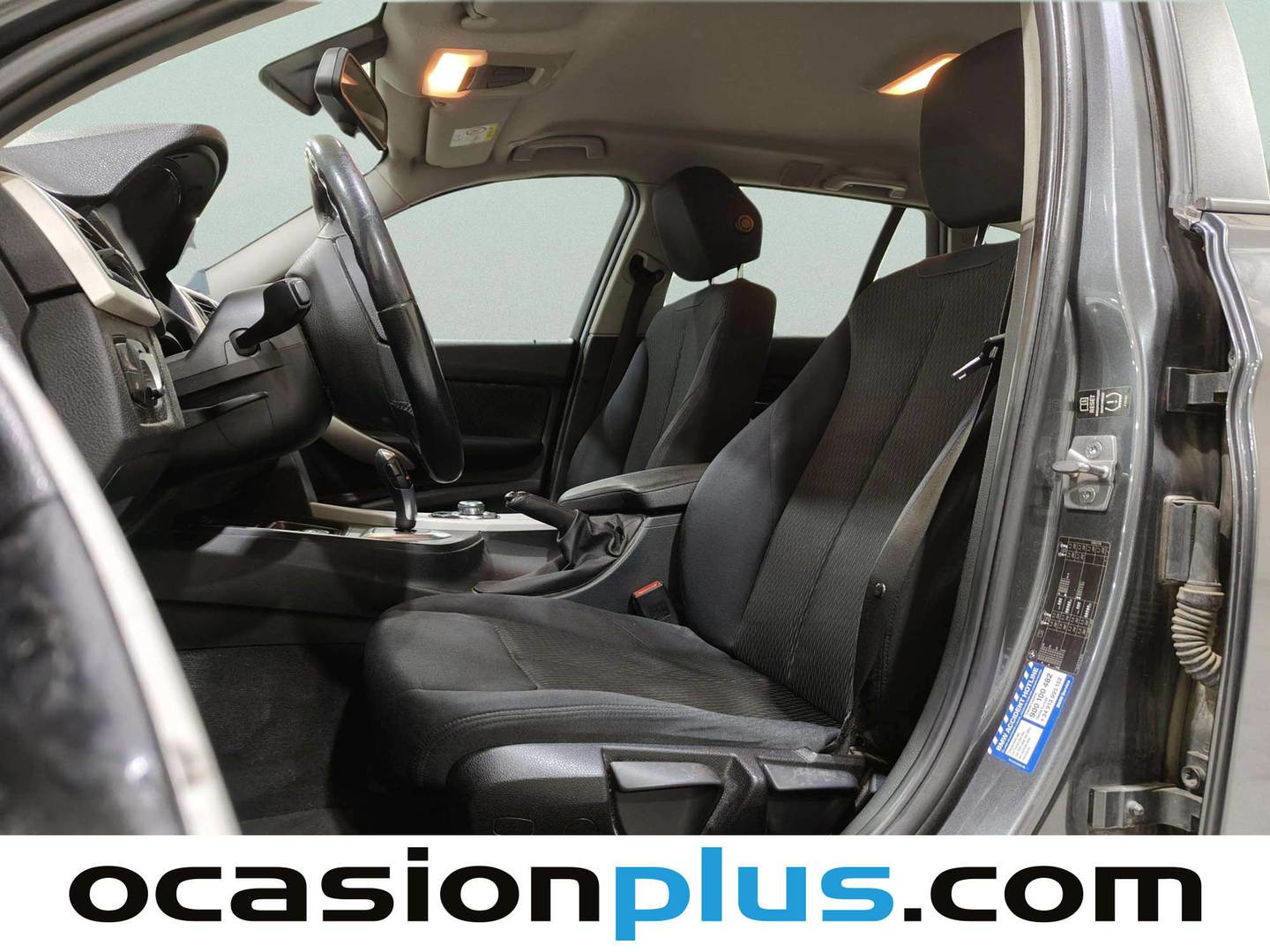 Foto asientos delanteros BMW Serie 3 BMW Serie 3 318d Touring (143 CV)