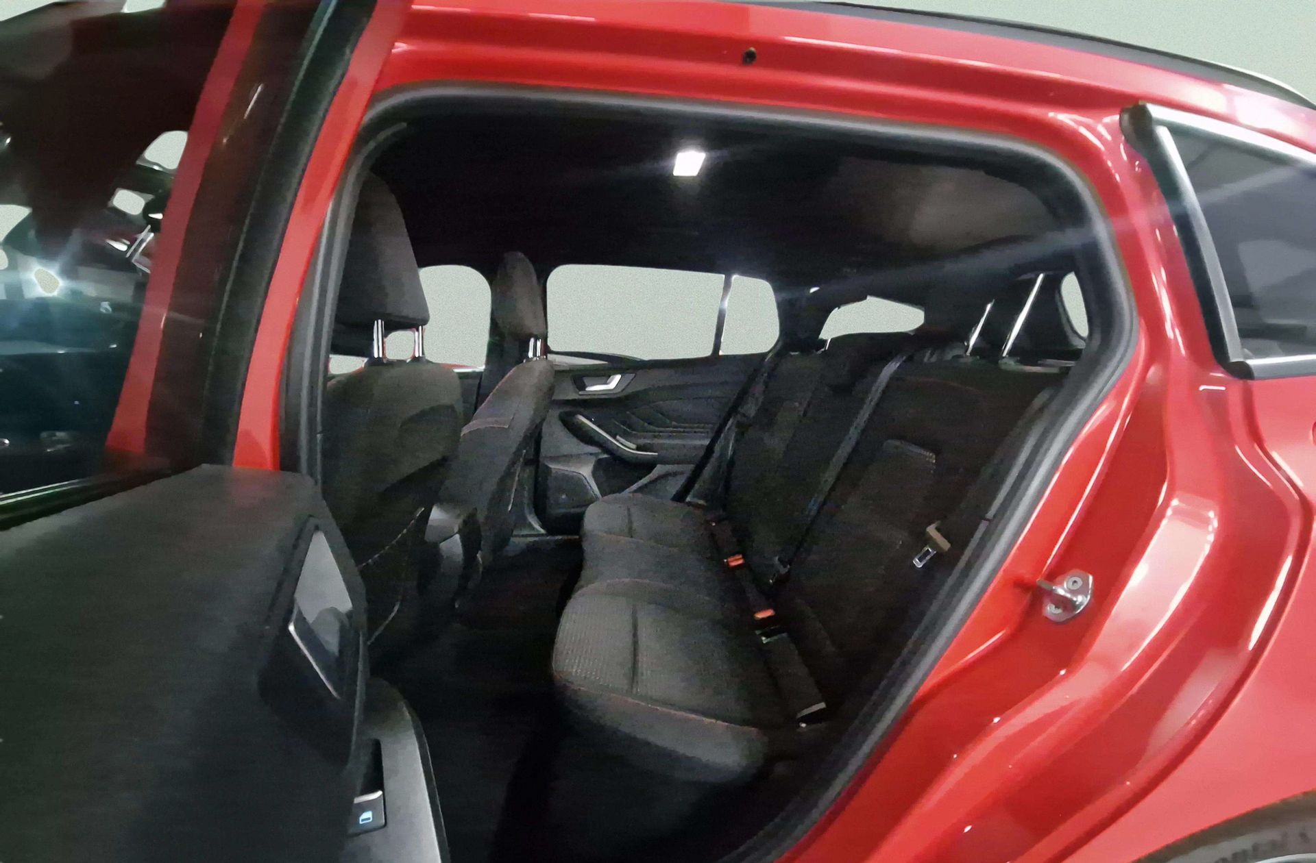 Ford Focus SportBreak 1.0 EcoBoost MHEV ST-Line - foto 15