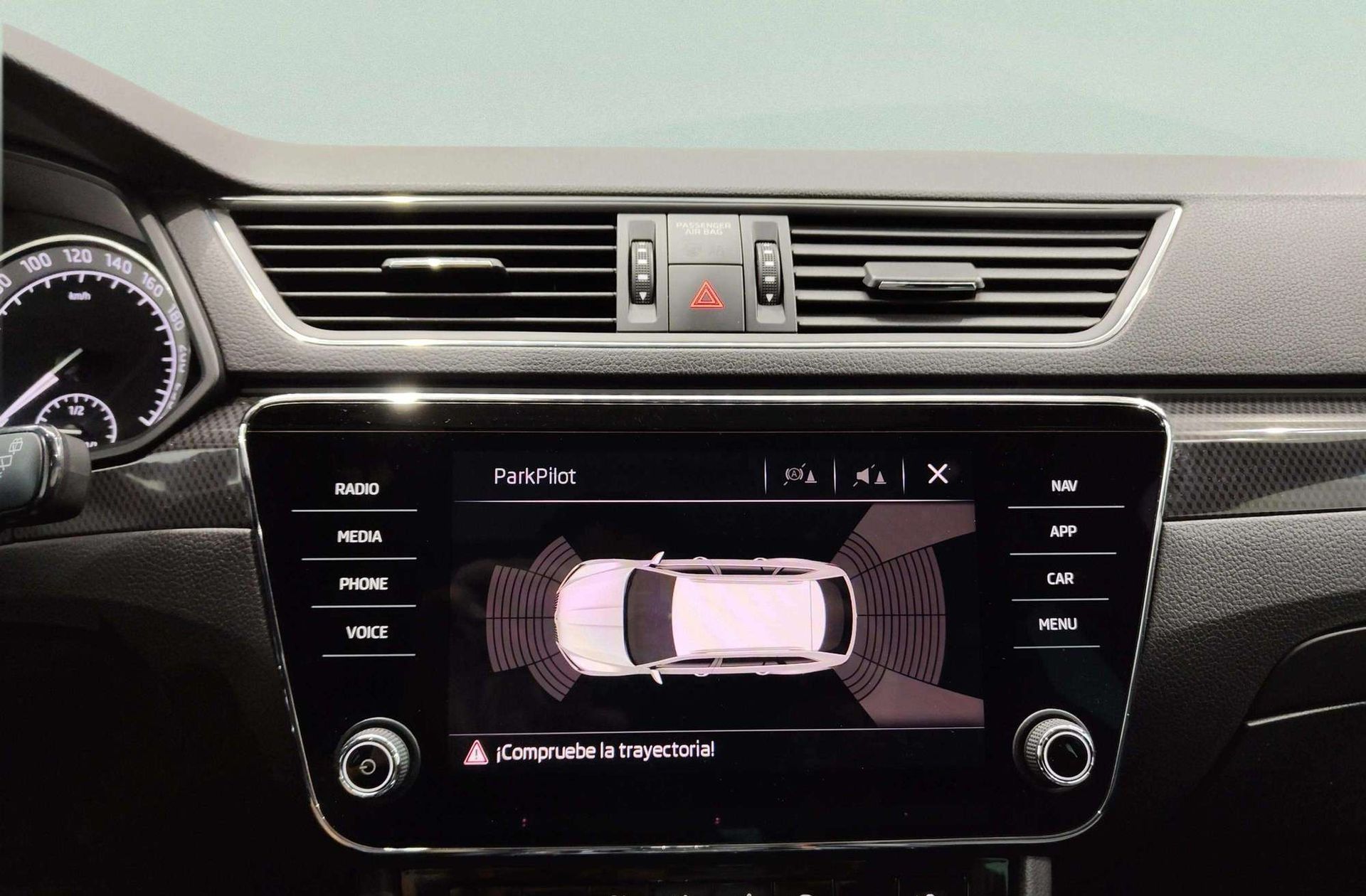Škoda Superb Combi 2.0 TDI Sport Line DSG - foto 10