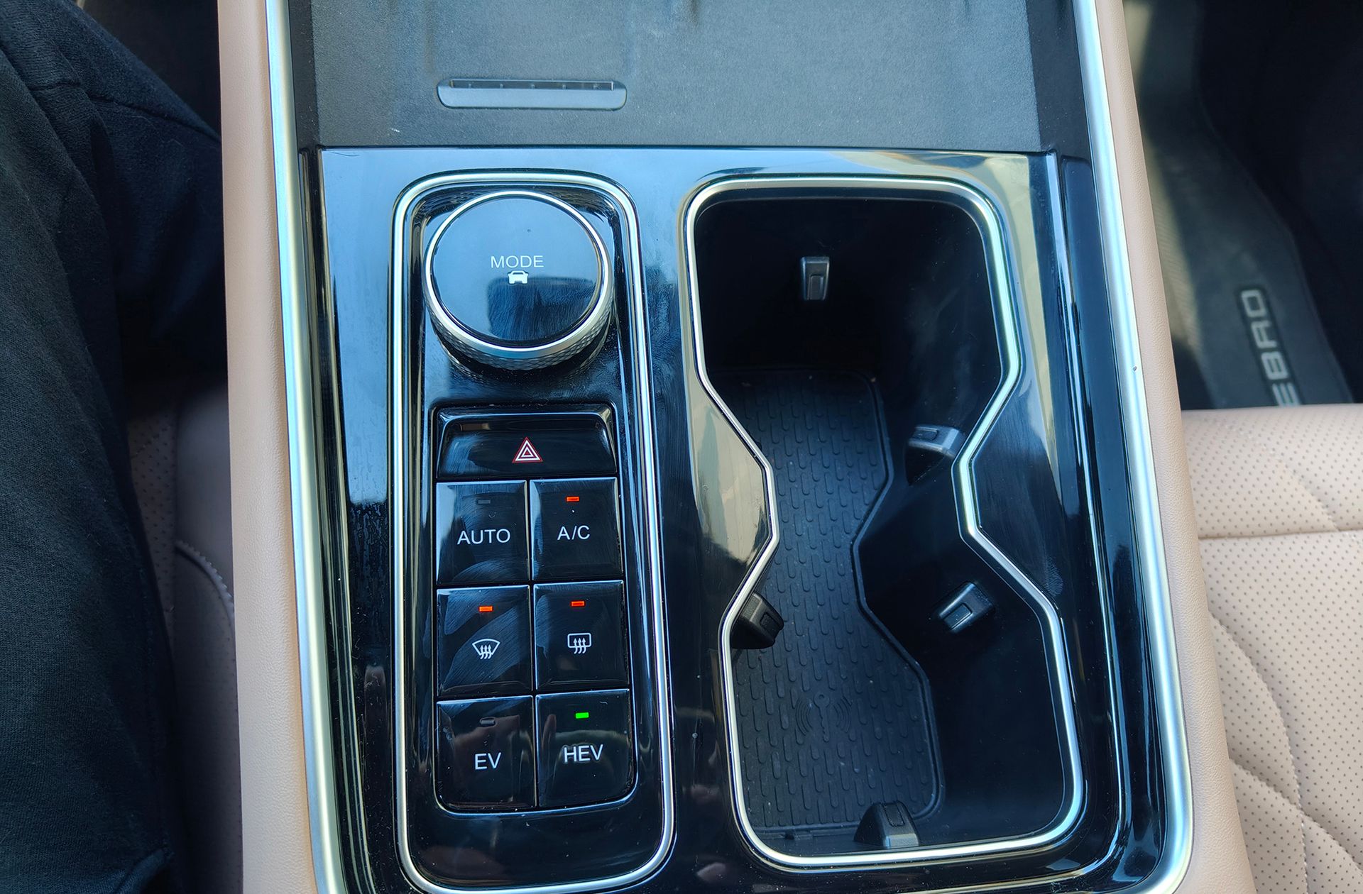 Ebro s900 1.5 T-GDi PHEV 3DHT Luxury 4x4 E-CVT 7 plazas - foto 33