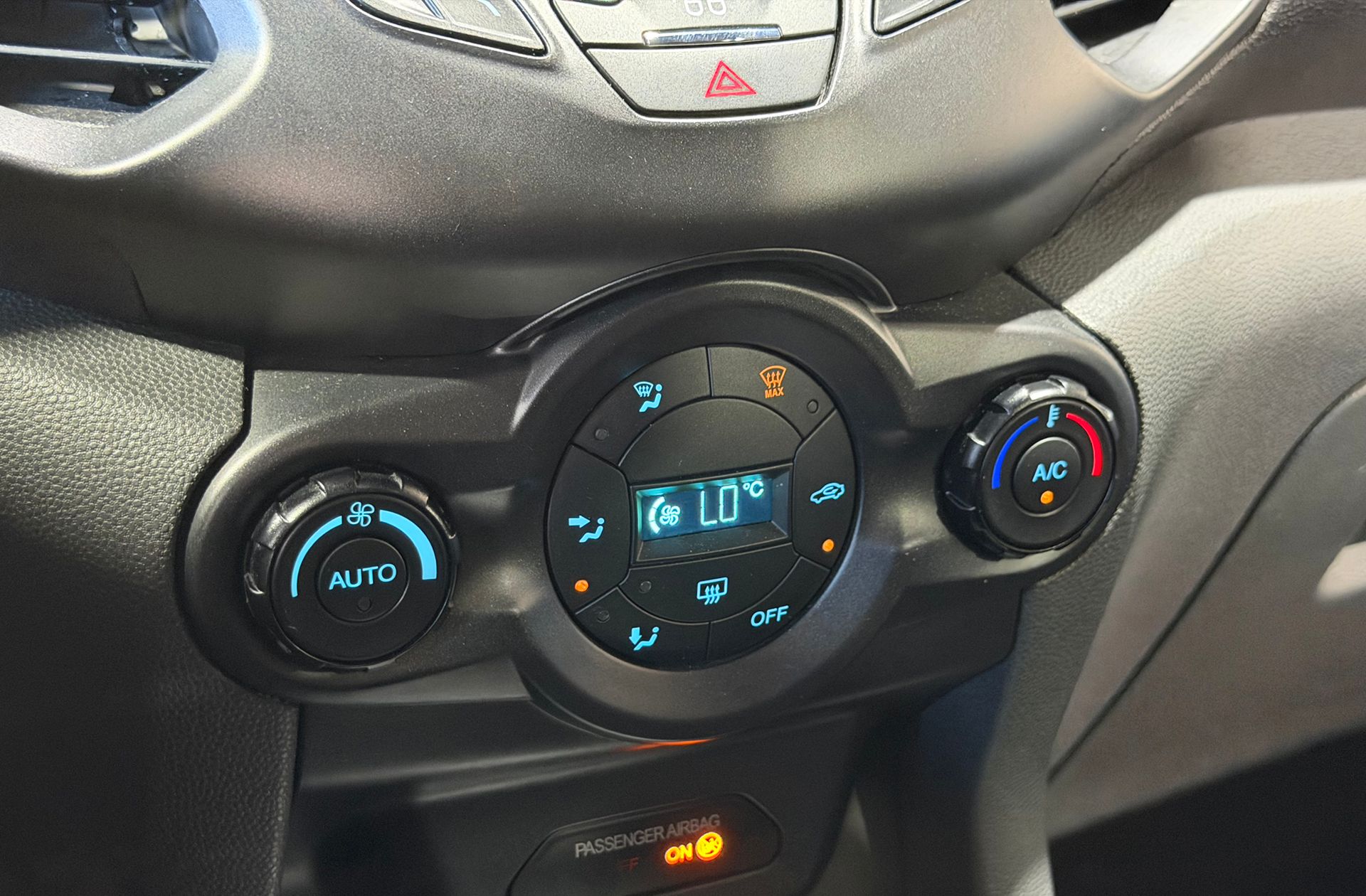 Ford EcoSport 1.5 TDCi Limited Edition - foto 29