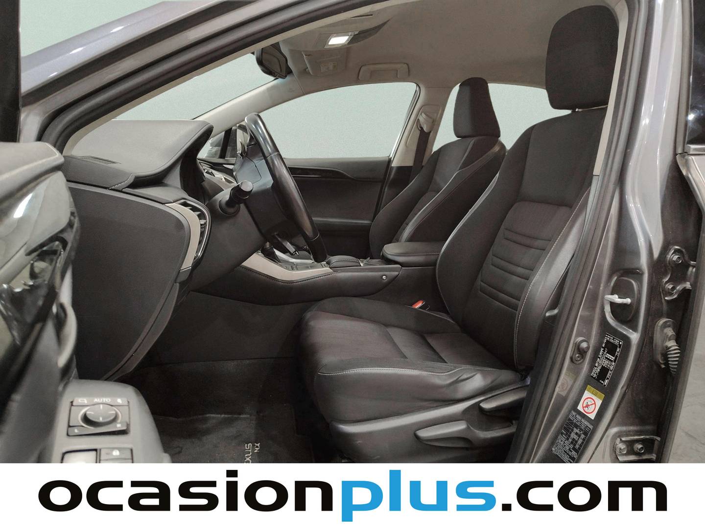 Foto asientos delanteros Lexus NX Lexus NX 300h Business 2WD (197 CV)