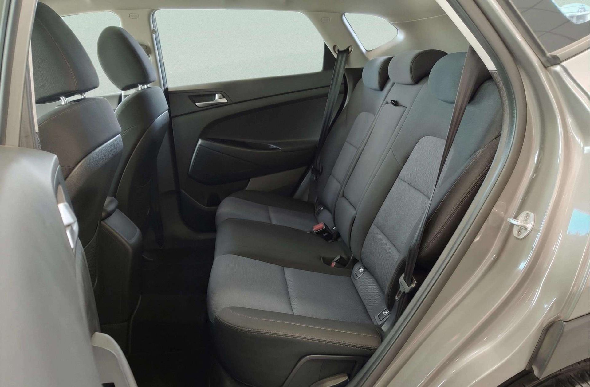 Hyundai Tucson 1.6 GDI BlueDrive Essence 4x2 - foto 10