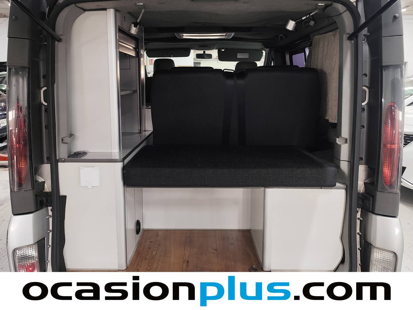 Foto asientos traseros Opel Vivaro Opel Vivaro Combi 2.5 CDTI Corto 2.9t (135 CV) Camperizada 4 Plazas