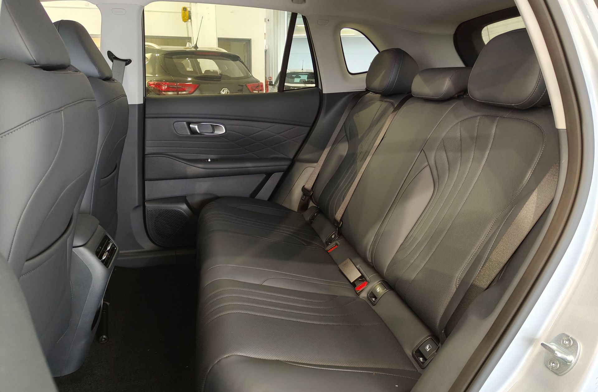 Geely Starray EM-i 1.5 PHEV Pro - foto 12