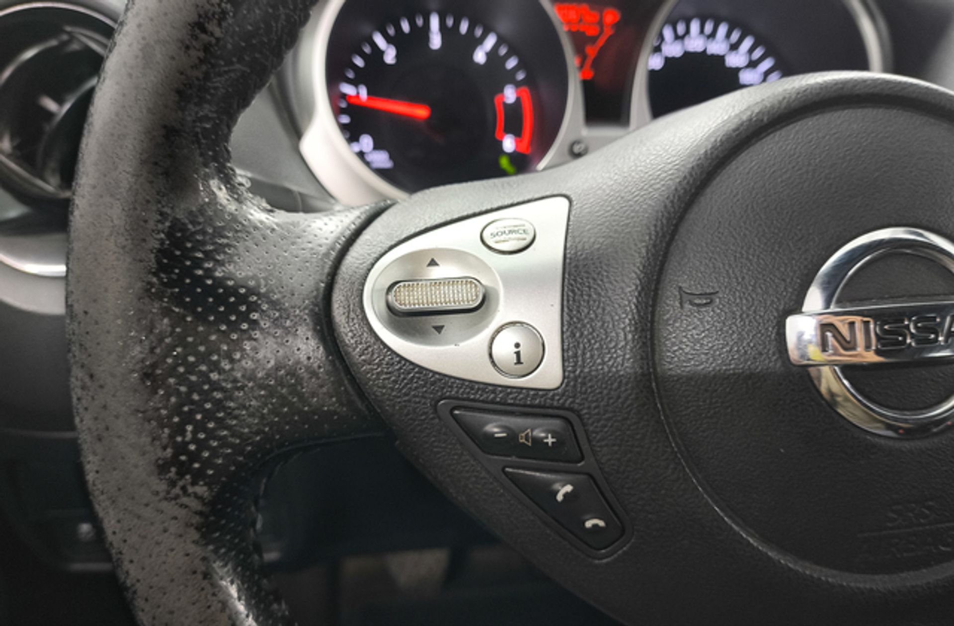 Nissan Juke 1.5 dCi Tekna Premium 4x2 - foto 26