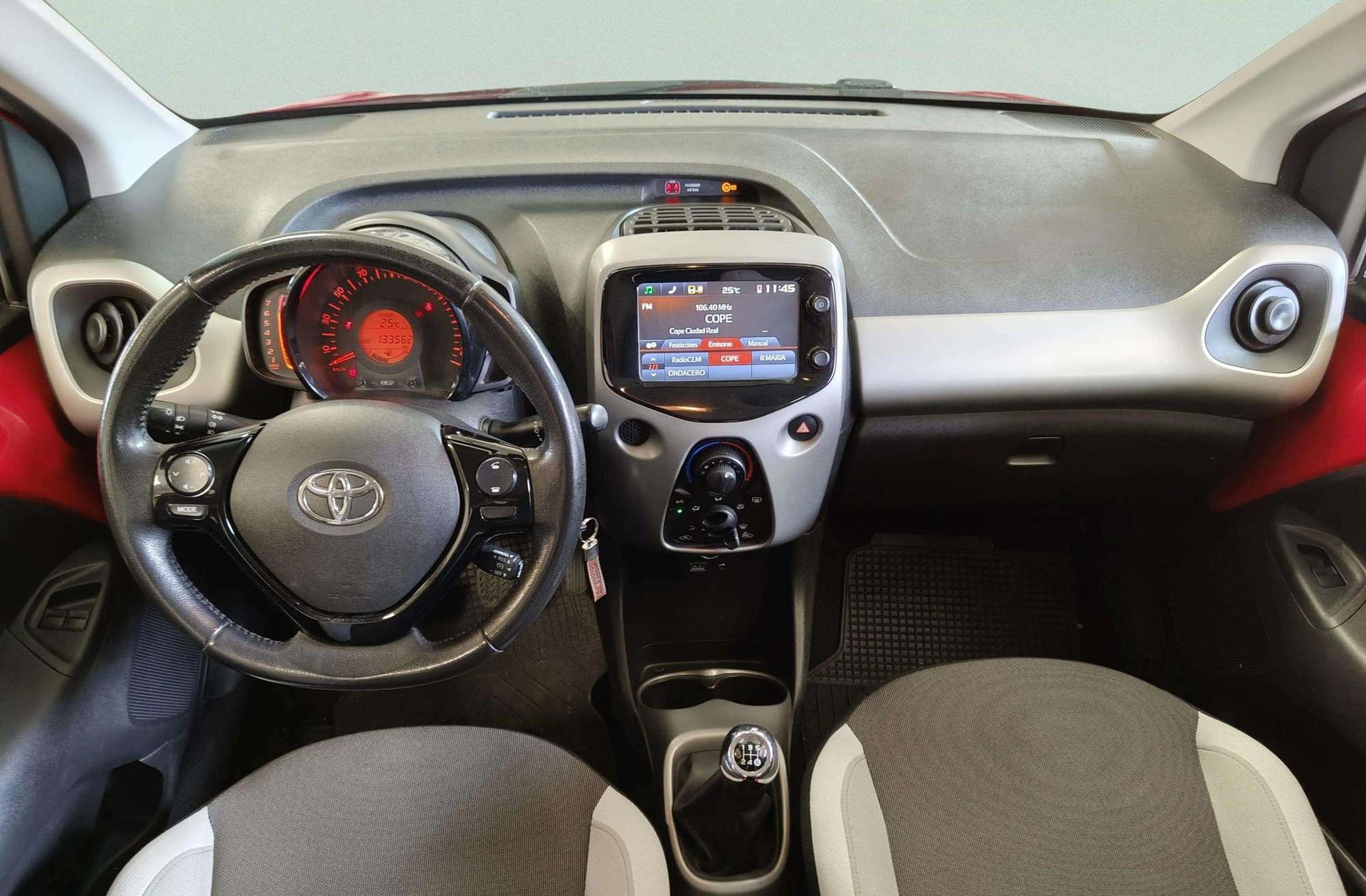 Toyota Aygo 1.0 70 x-play - foto 6