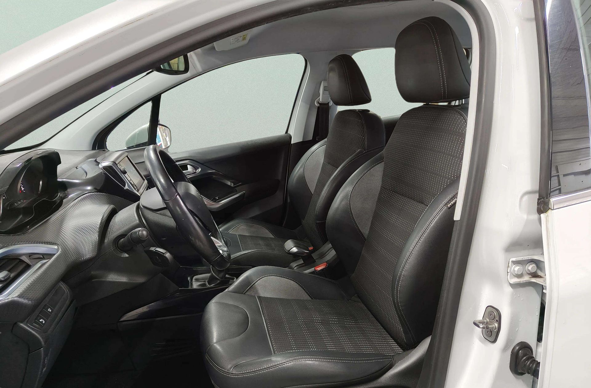 Peugeot 2008 BlueHDi 120 Allure - foto 12