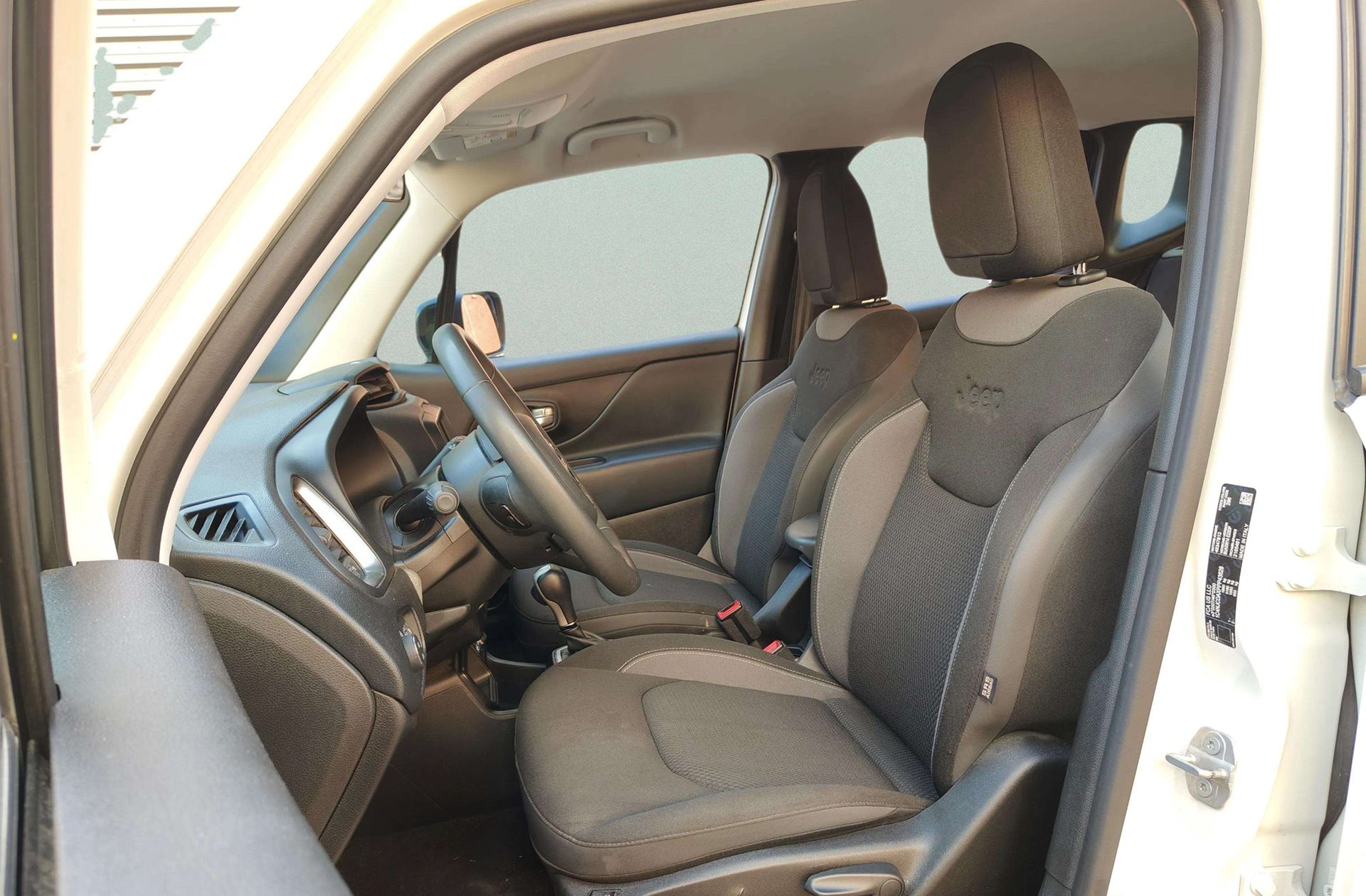 Jeep Renegade eHybrid 1.5 Limited ATX - foto 9