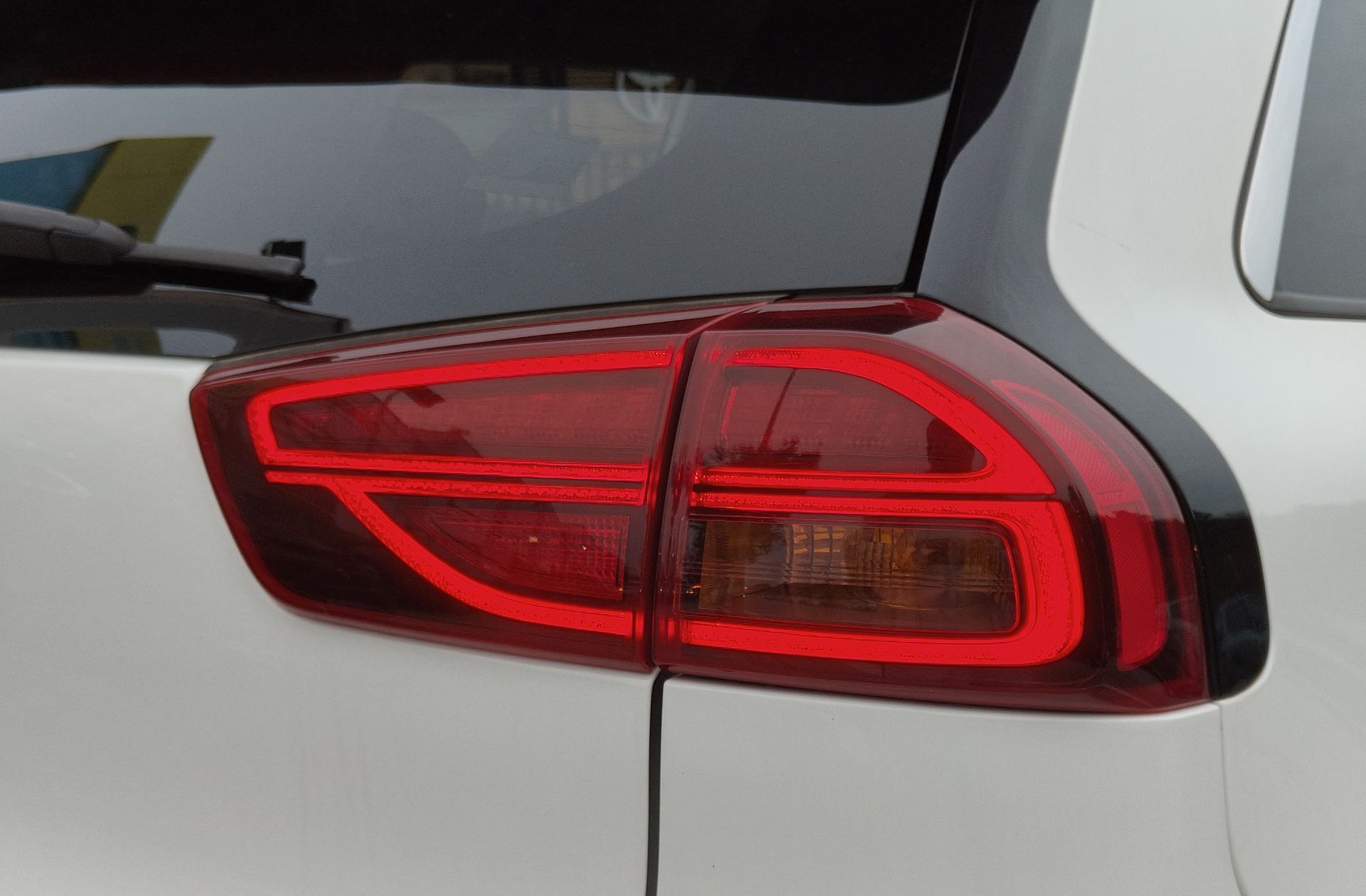 Kia Niro 1.6 GDi PHEV Híbrido Emotion - foto 17