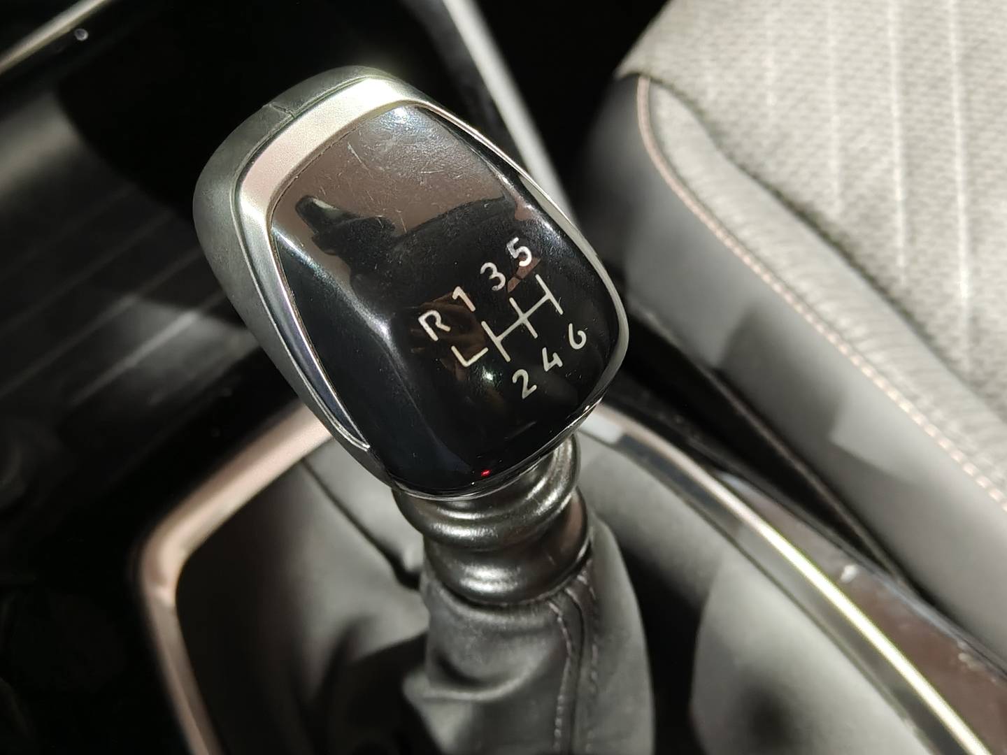 Foto Peugeot 208 Peugeot 208 PureTech 100 Allure (100 CV)