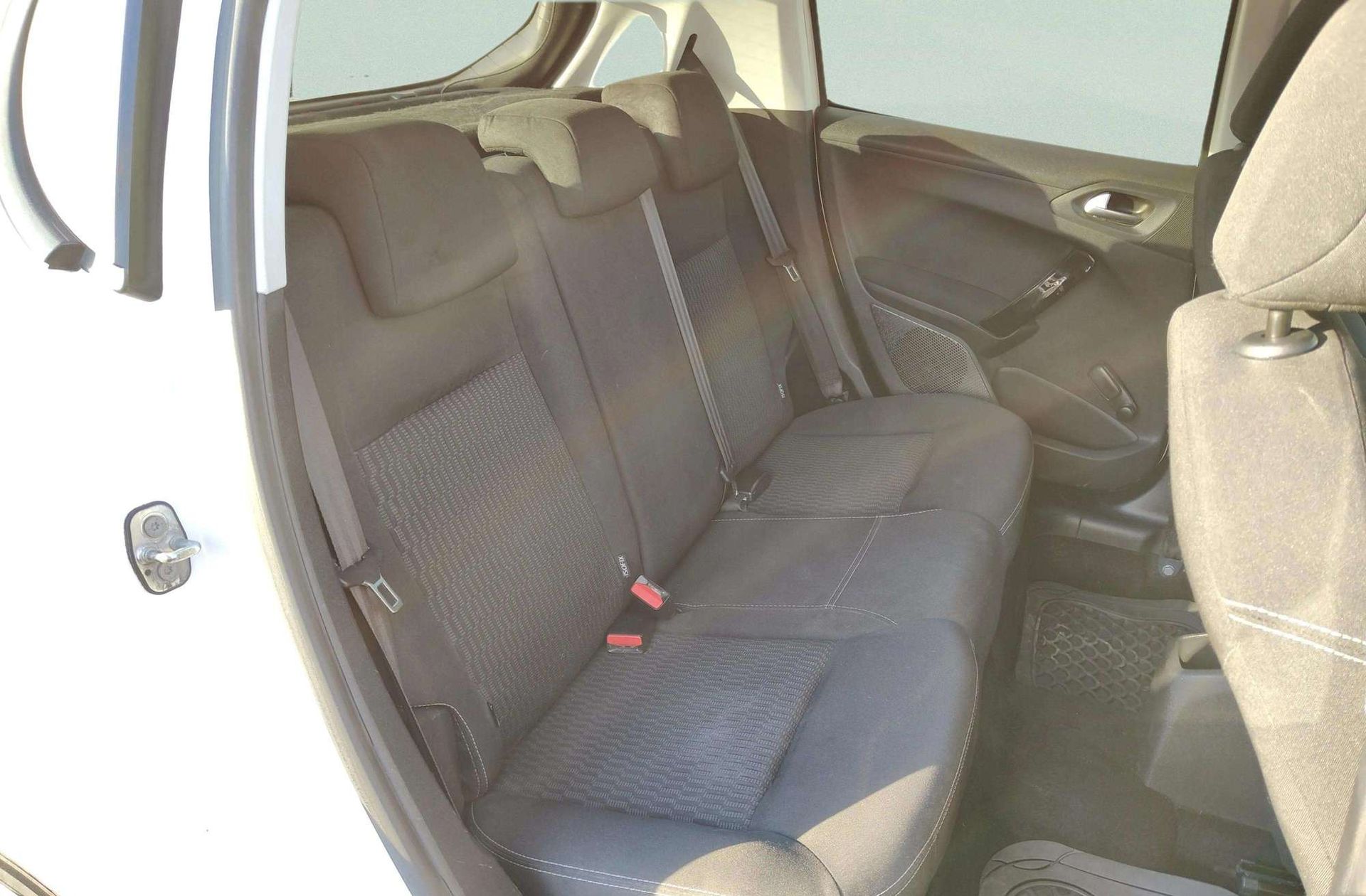Peugeot 208 1.6 BlueHDi Style - foto 16
