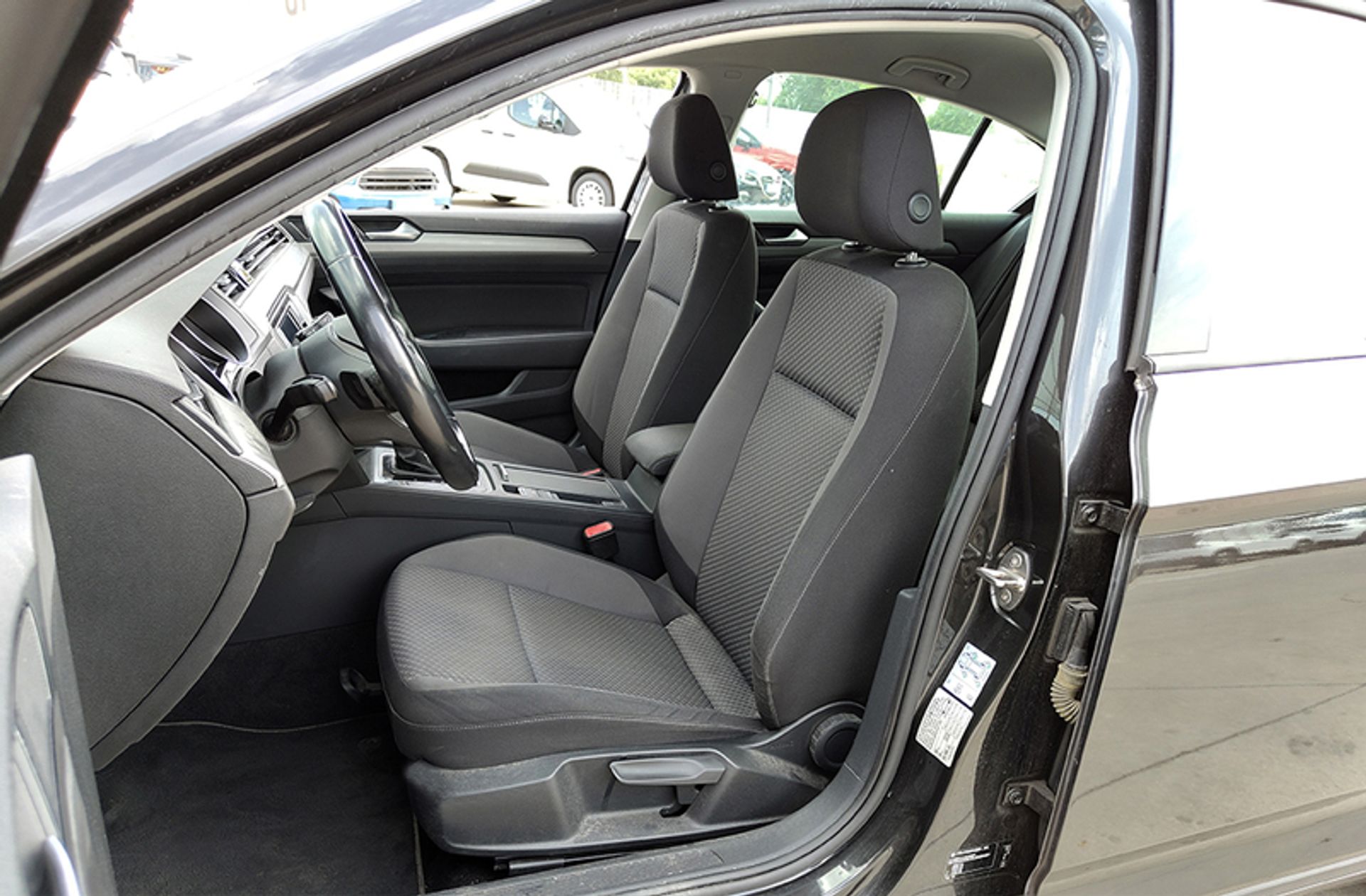 Volkswagen Passat Business 1.6 TDI DSG - foto 10