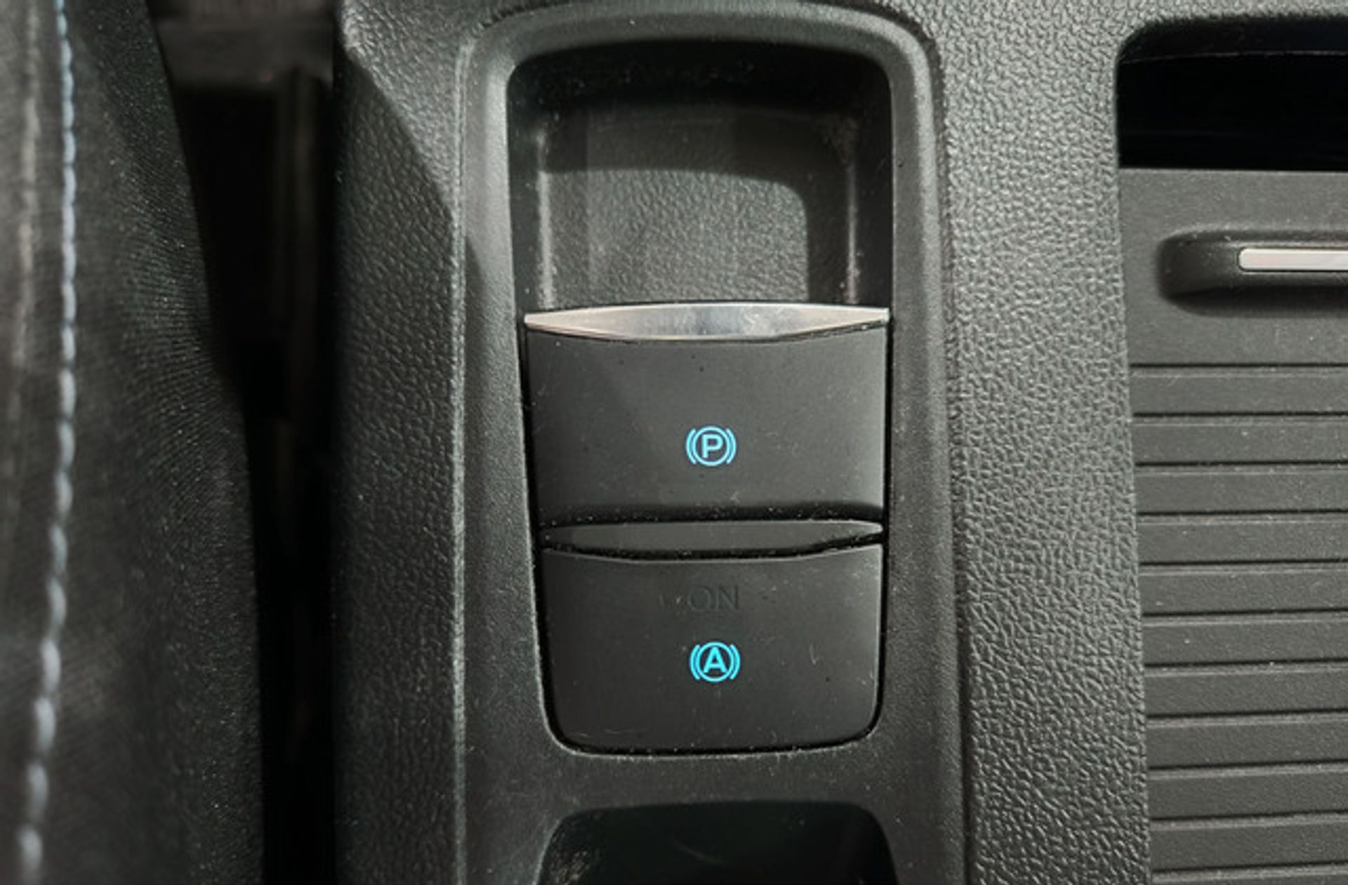 Ford Focus 1.0 EcoBoost Active - foto 29