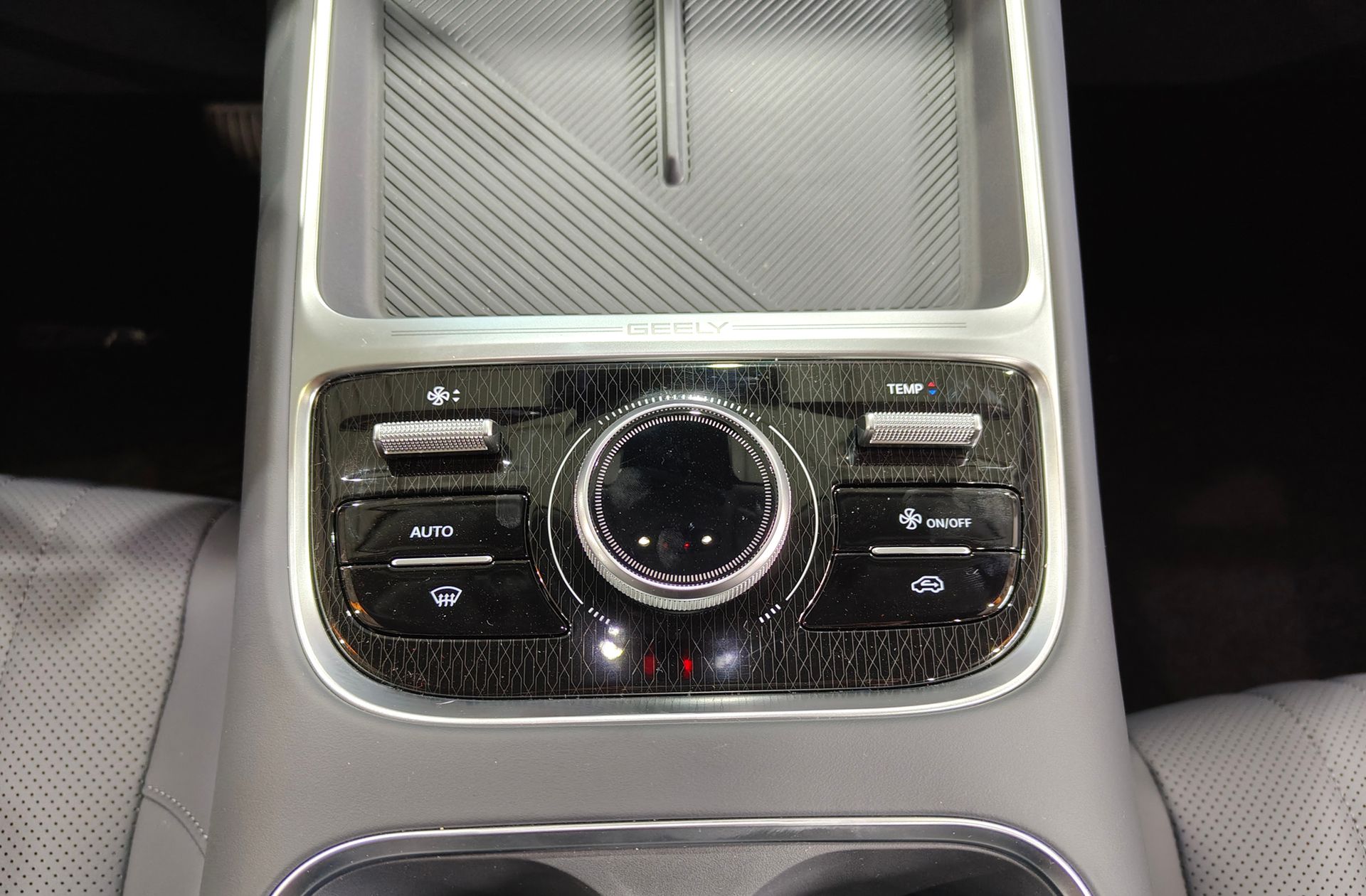 Geely Starray EM-i 1.5 PHEV Pro - foto 32