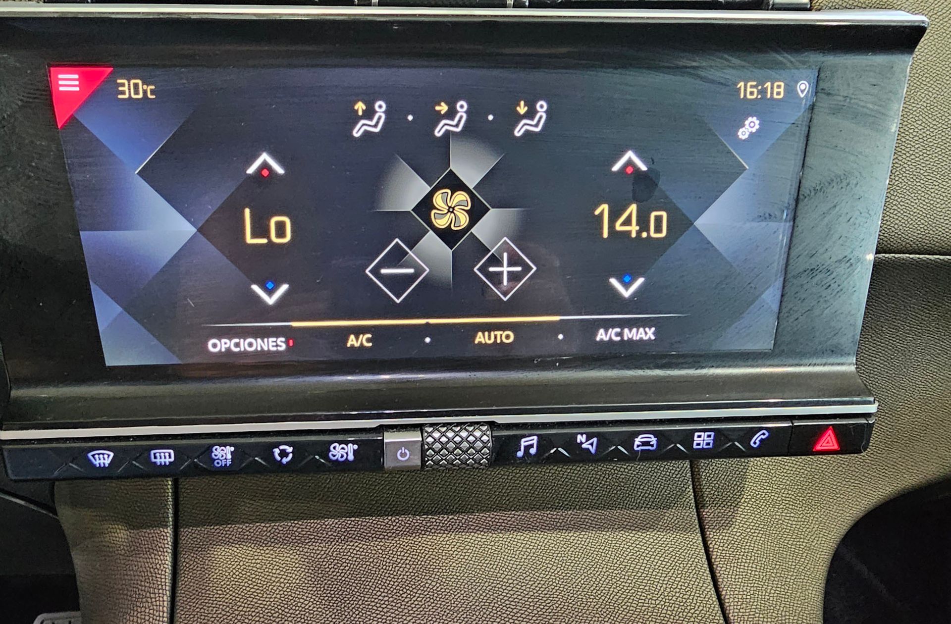 DS 7 Crossback BlueHDi 130 So Chic - foto 32