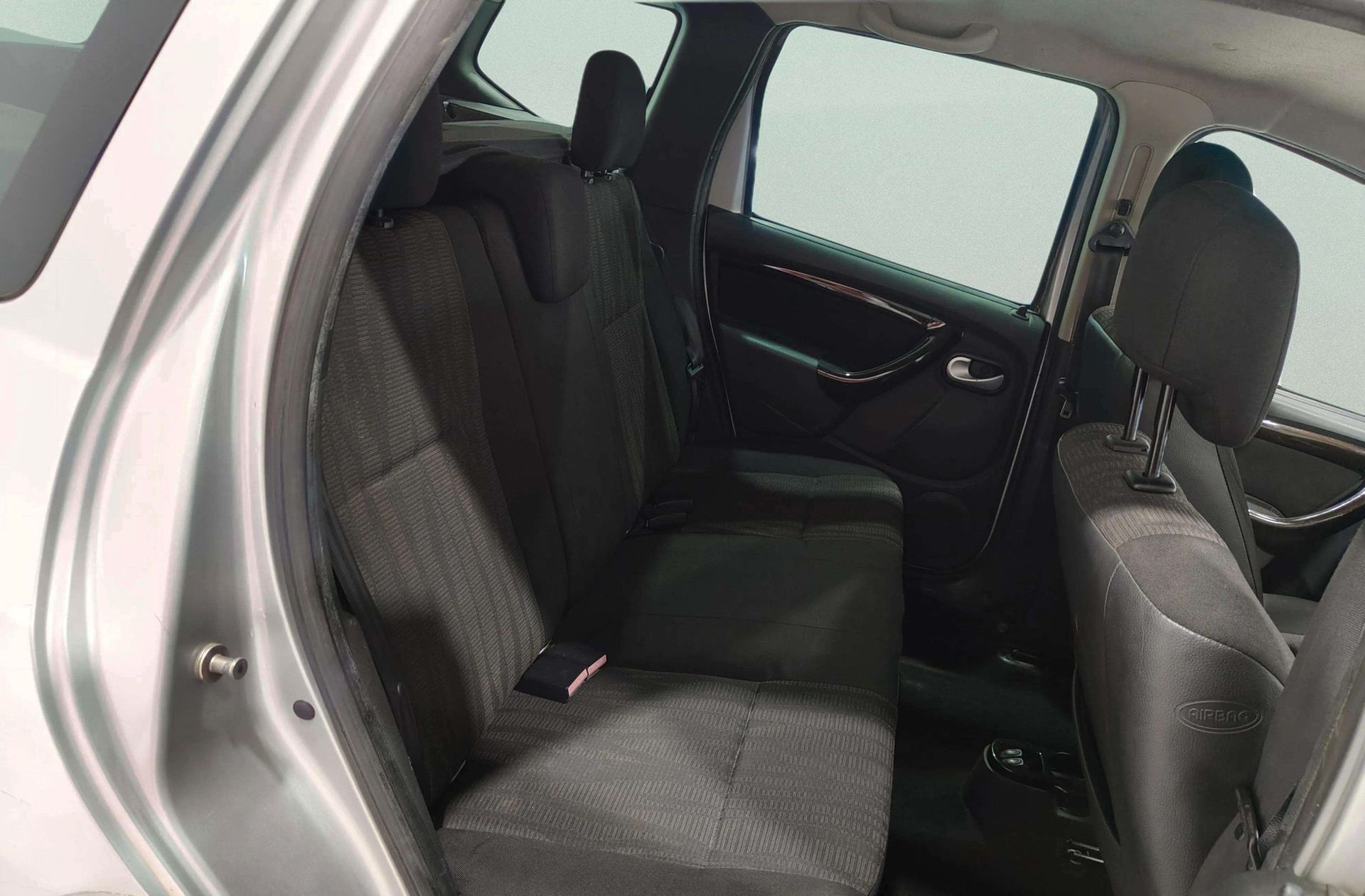 Dacia Duster Laureate dCi - foto 13