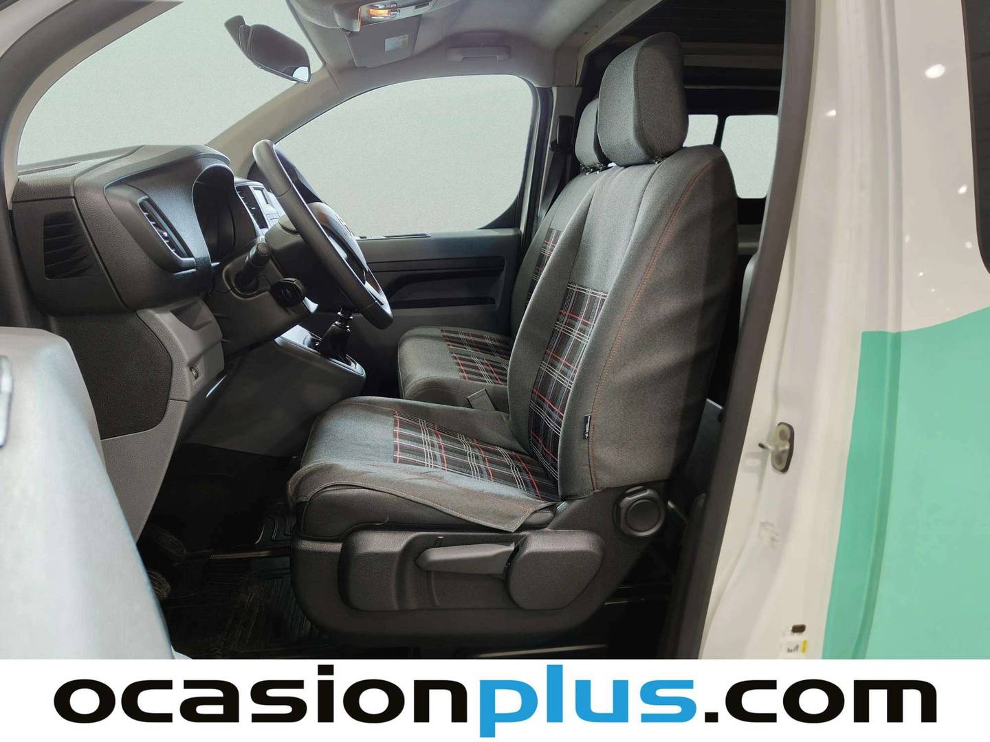 Foto asientos delanteros Toyota Proace Toyota Proace 1.5D GX L1 (120 CV) Camperizada