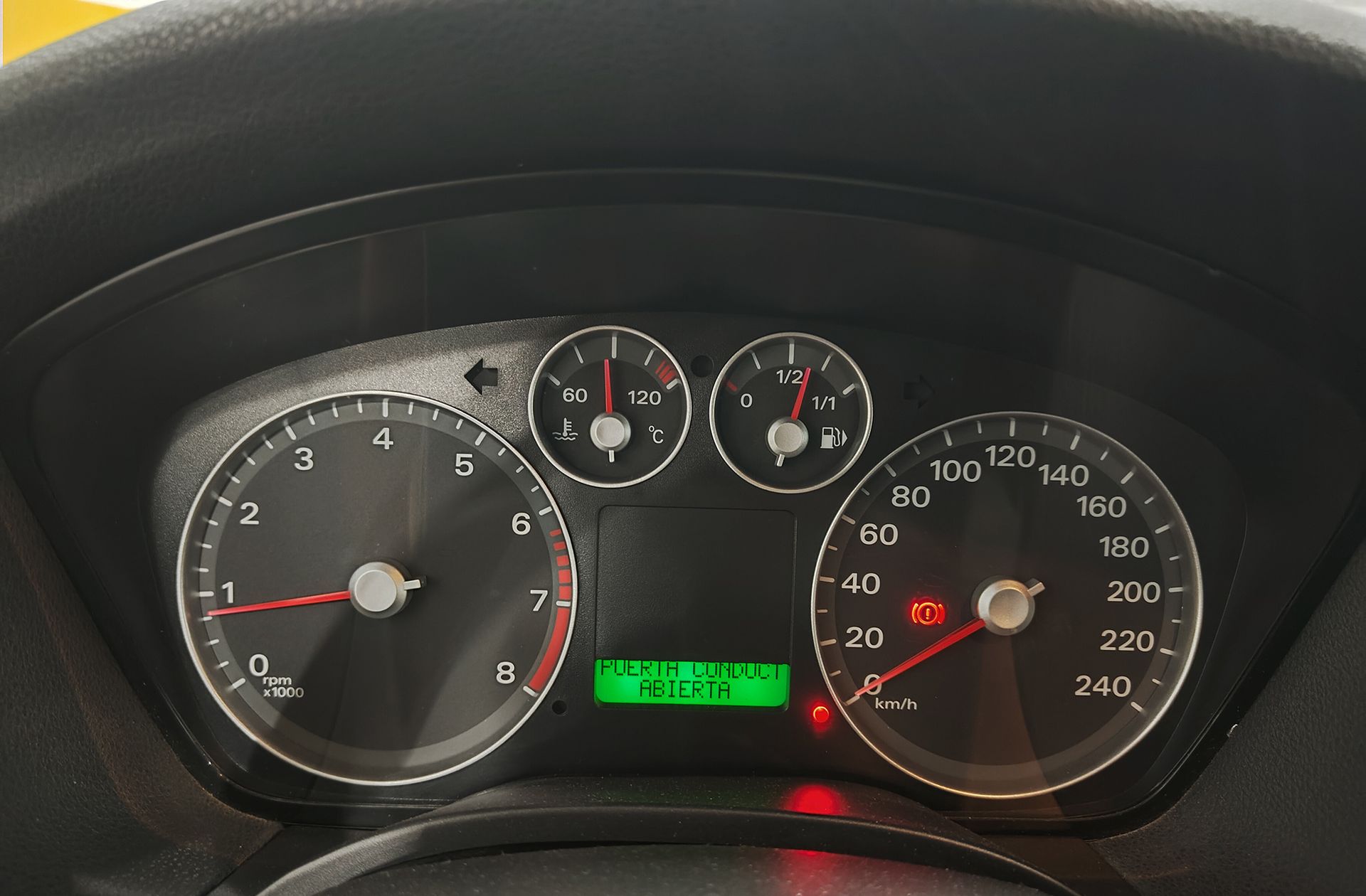 Ford Focus 1.6 Sport - foto 24
