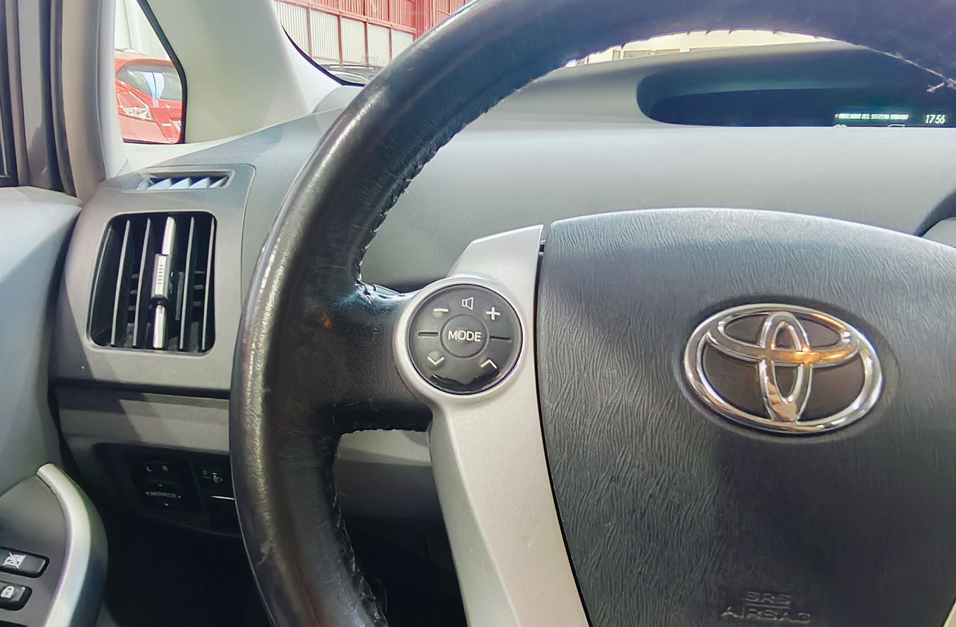 Toyota Prius 1.8 HSD Eco - foto 23