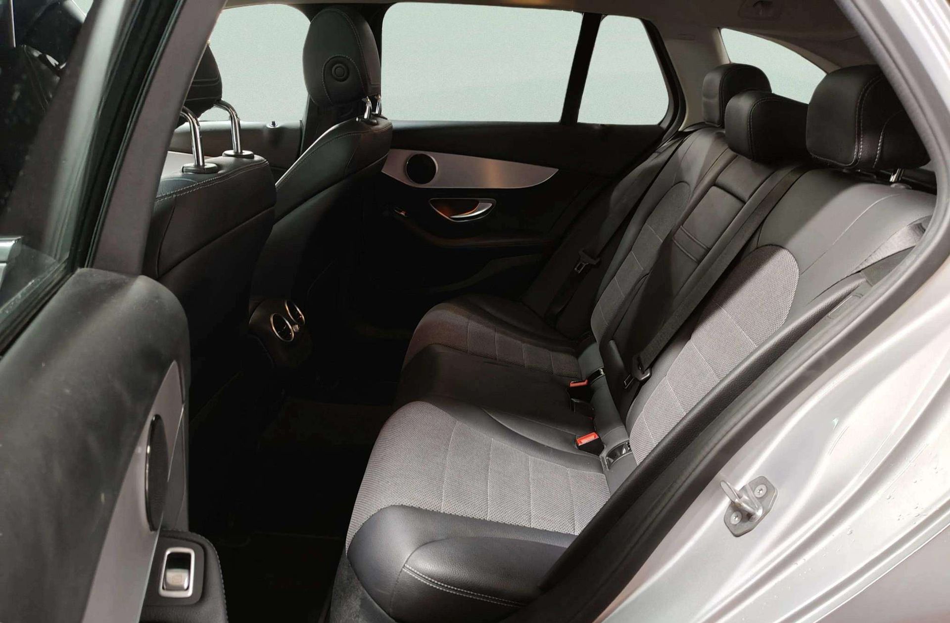Mercedes-Benz Clase C Estate 220 d Pack AMG - foto 17