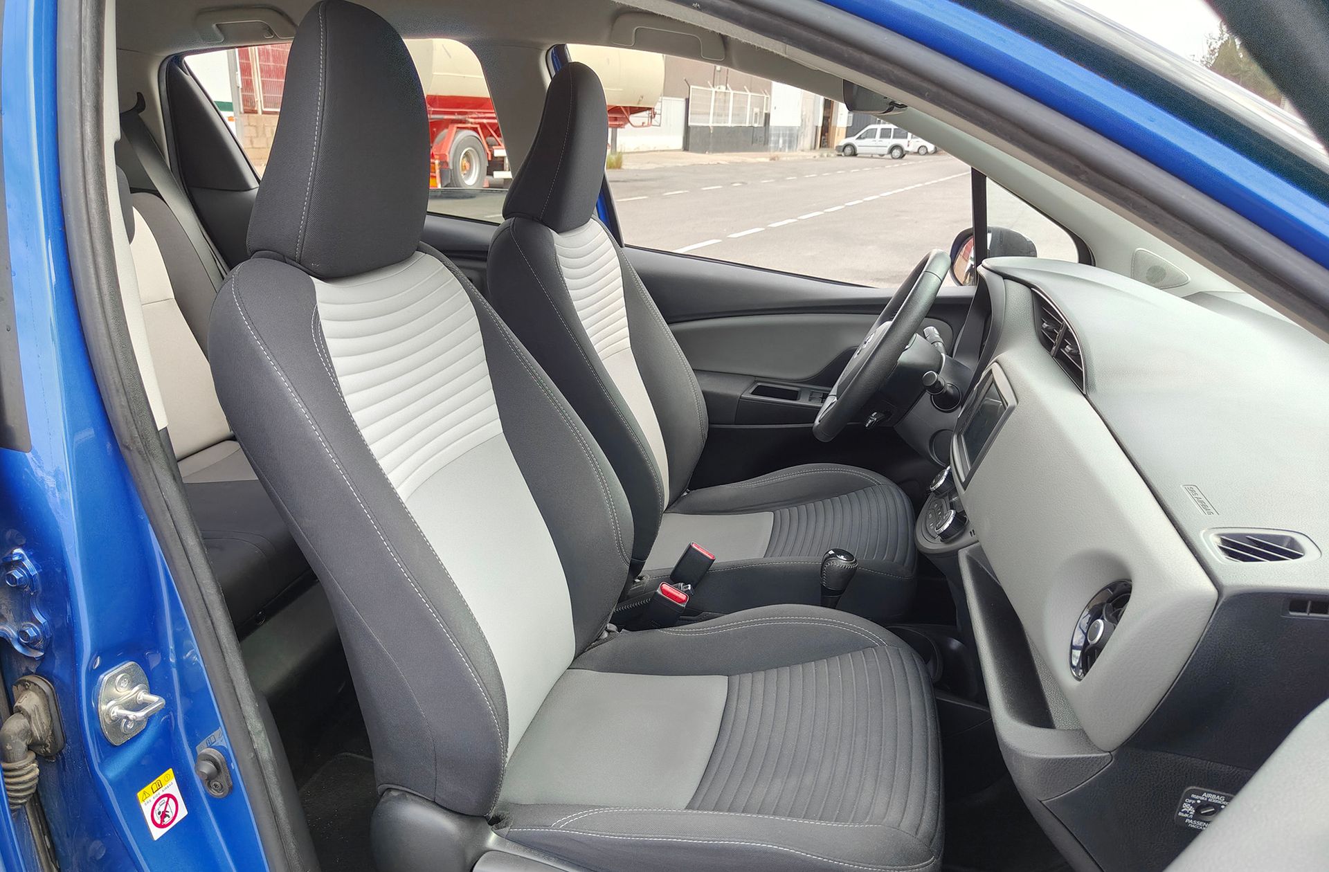Toyota Yaris 100H Feel - foto 17