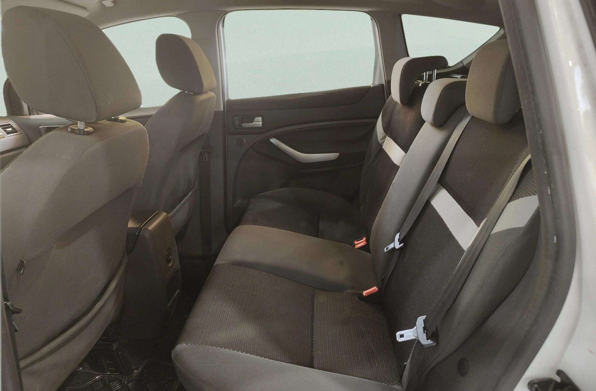 Ford Kuga 2.0 TDCi Trend 4x2 - foto 9