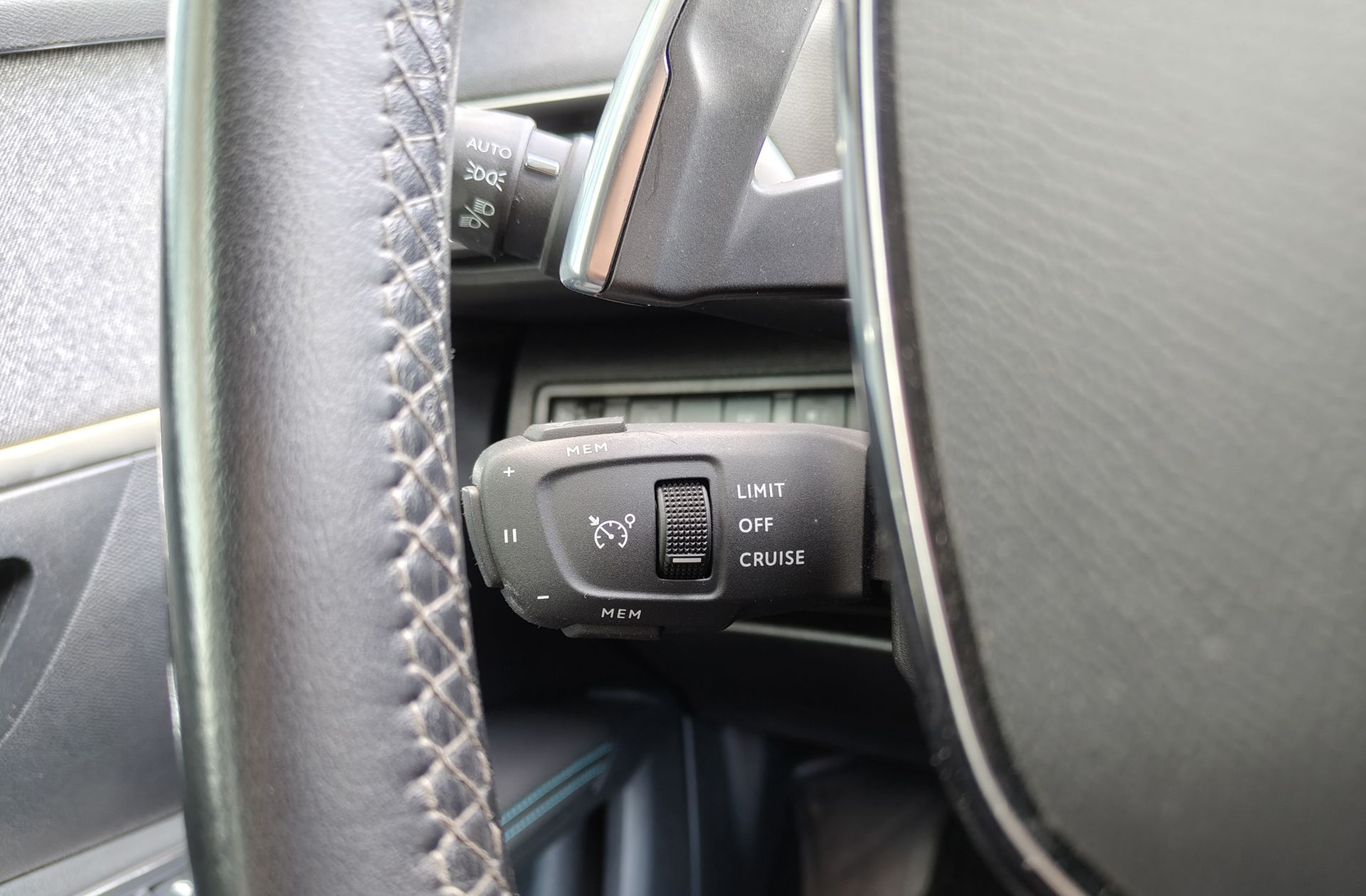 Peugeot 3008 300 Allure Pack e-EAT8 - foto 31