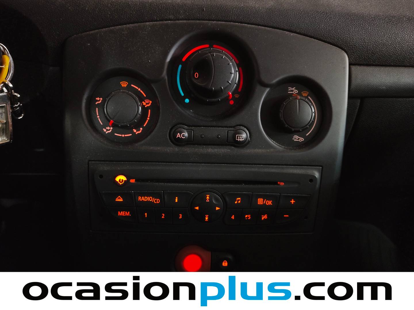 Extras y acabados del Renault Clio Renault Clio Yahoo! 1.2 16v (75 CV)