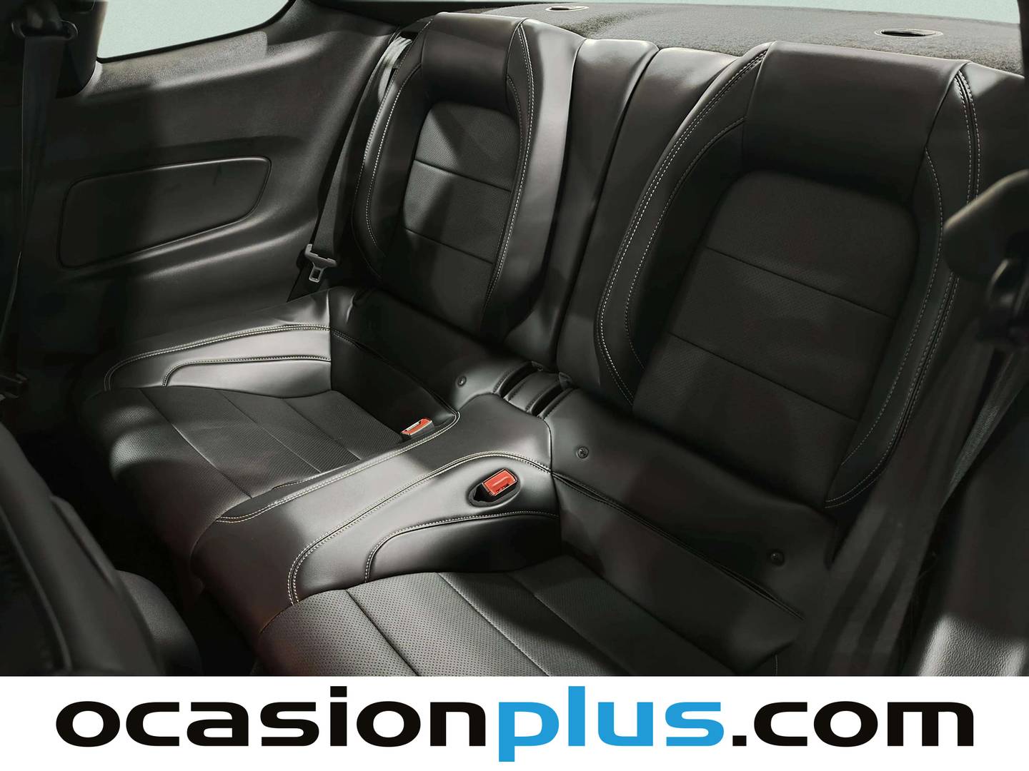 Foto asientos traseros Ford Mustang Ford Mustang 5.0 Ti-VCT V8 GT Fastback AT (450 CV)