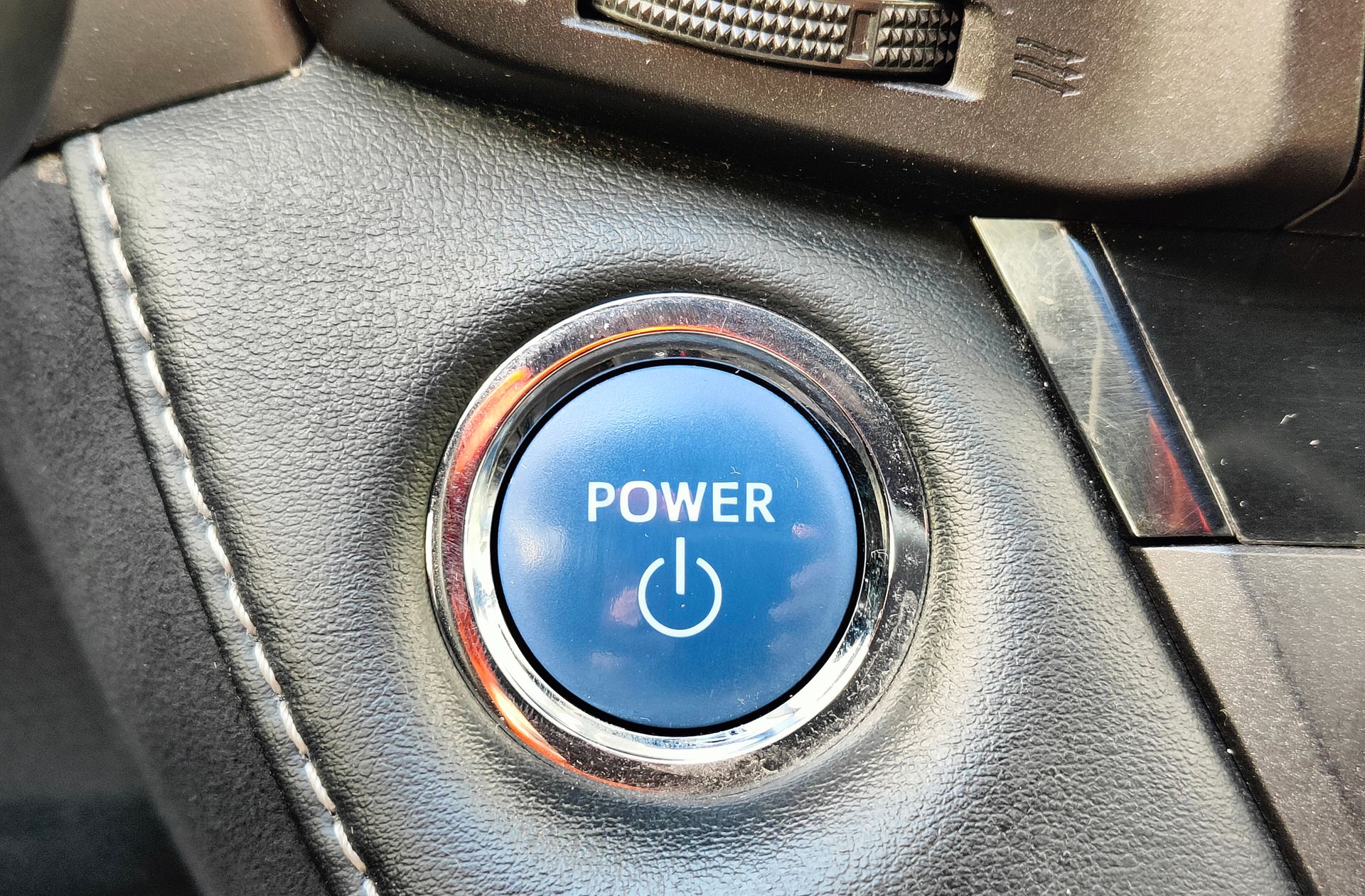 Toyota RAV4 2.5l Hybrid 4WD Feel! - foto 30