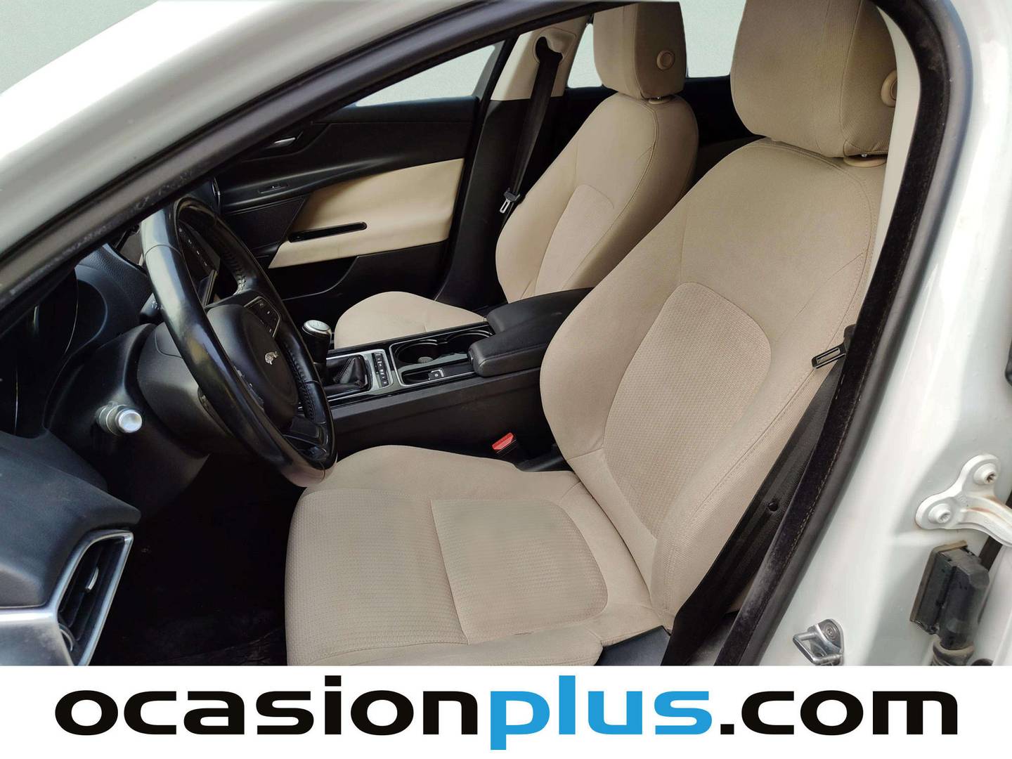 Foto asientos delanteros Jaguar XE Jaguar XE 2.0 Diesel XE-Pure RWD (180 CV)