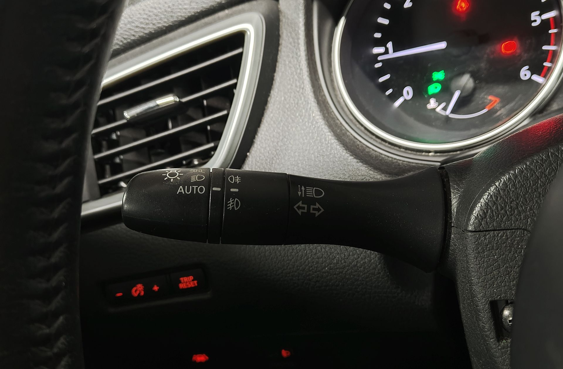 Nissan Qashqai dCi 115 N-Connecta 4x2 - foto 28