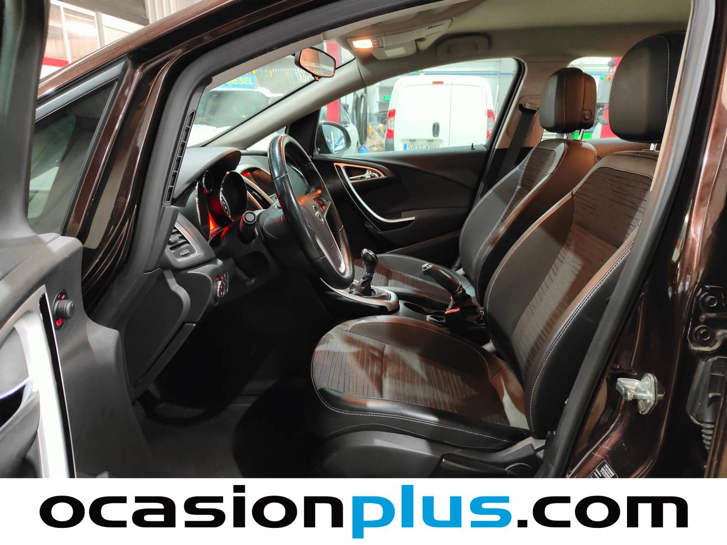 Foto Opel Astra Opel Astra 1.4 Turbo Sedan Selective (140 CV)