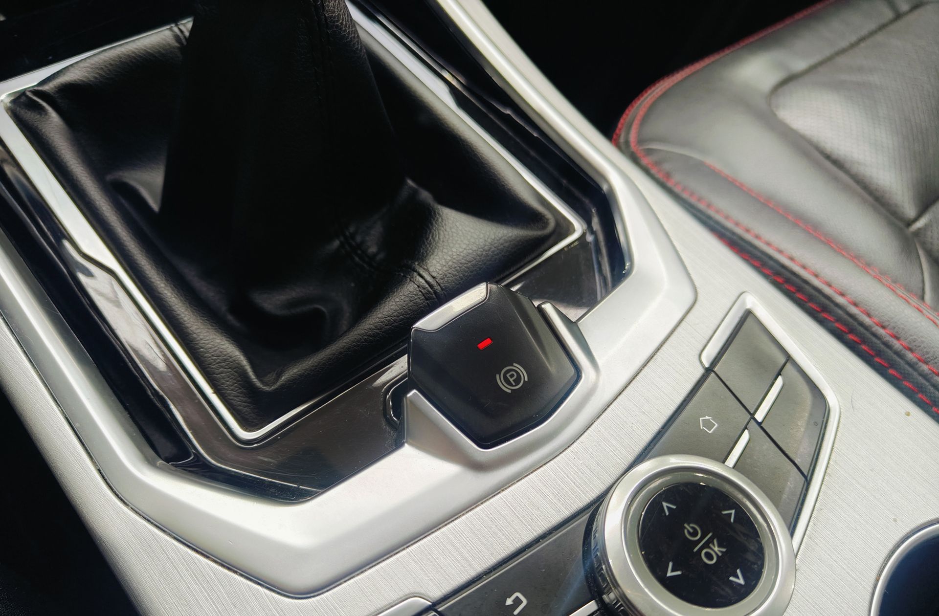 SWM G01 1.5T Luxury - foto 27