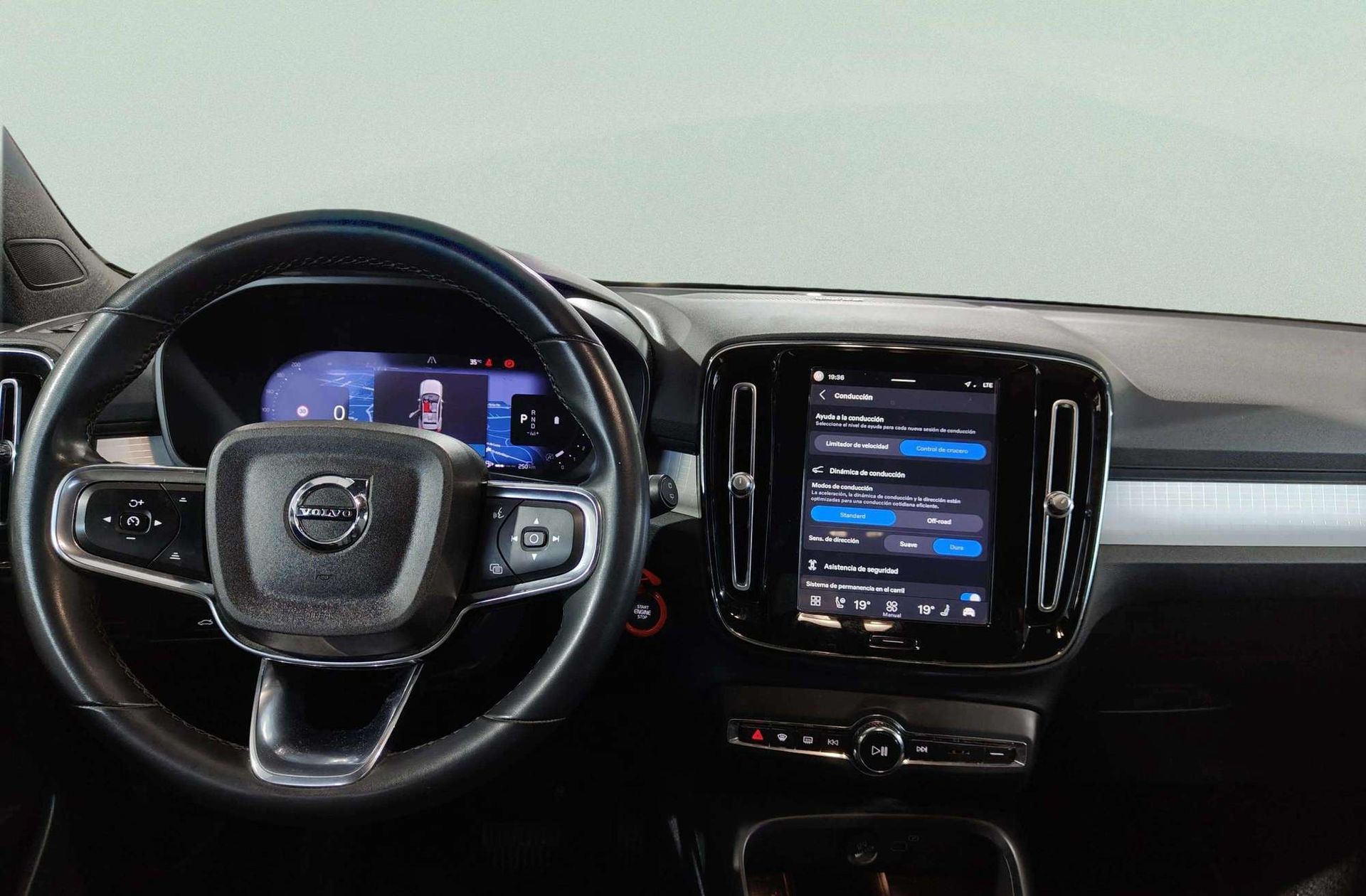 Volvo XC40 B3 Gasolina Mild hybrid Plus Dark - foto 35