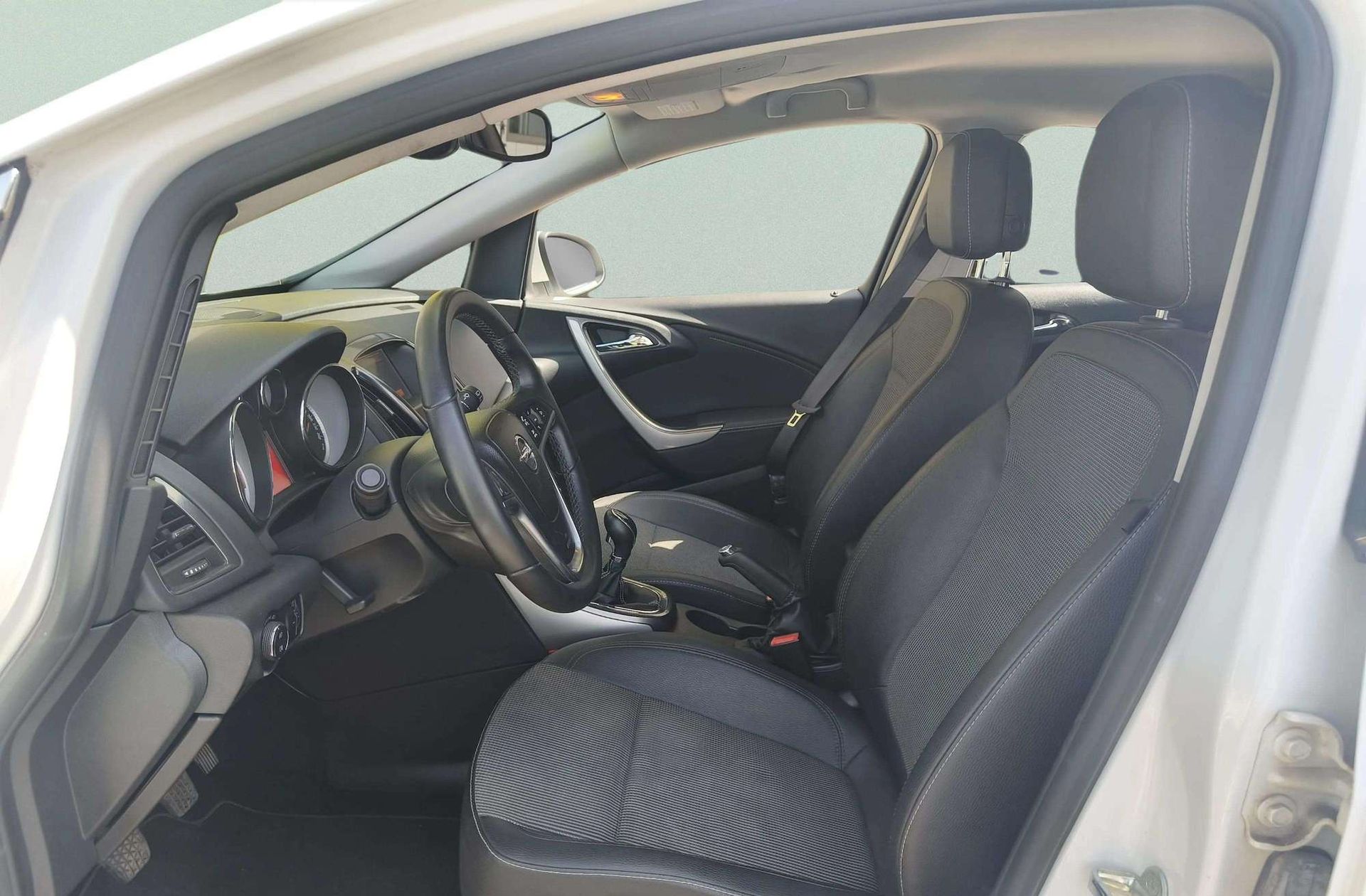 Opel Astra 1.7 CDTI Excellence - foto 9