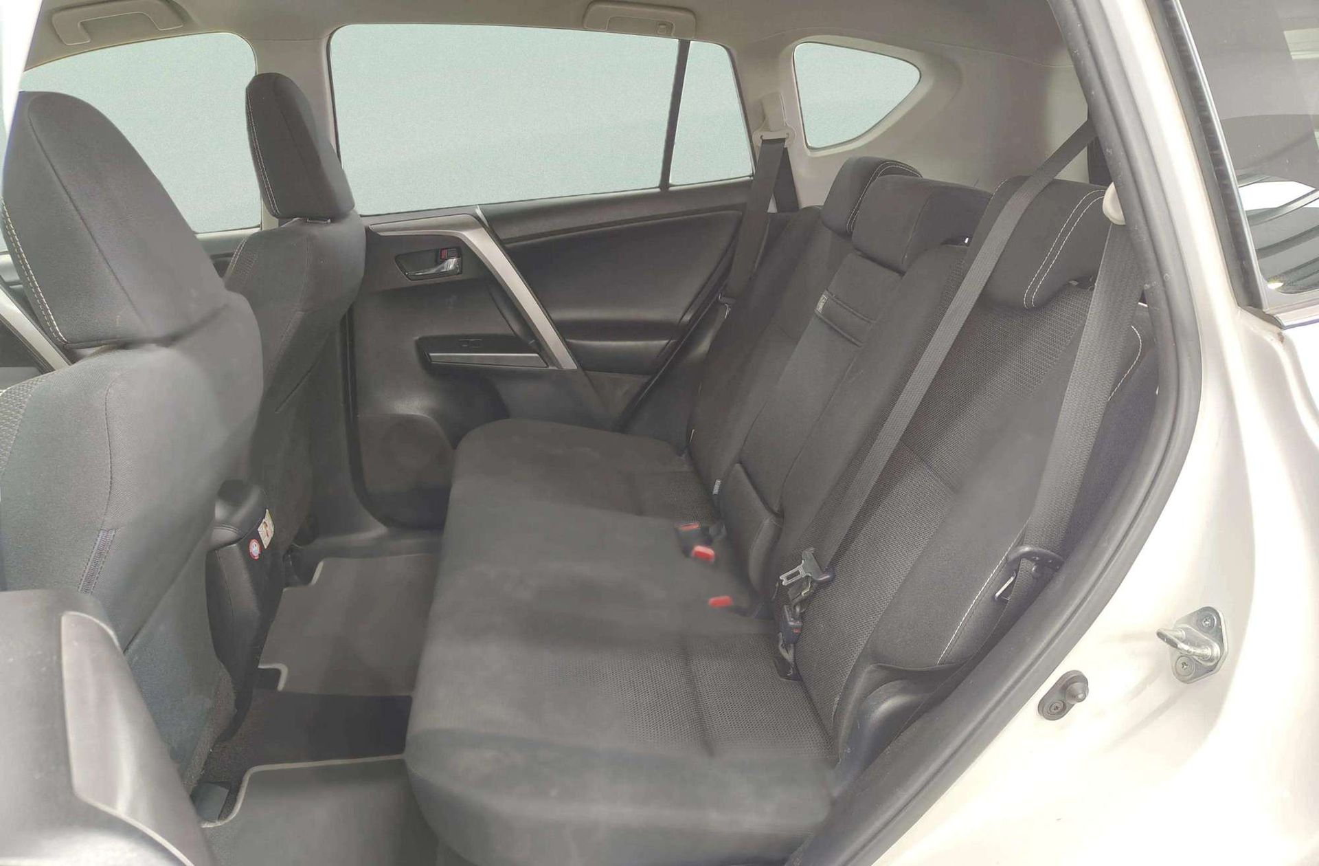 Toyota RAV4 2.5l hybrid Advance 4WD - foto 11