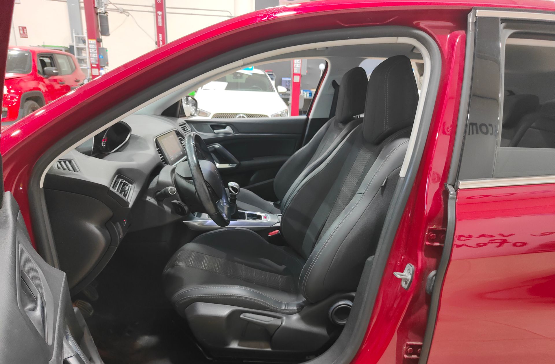 Peugeot 308 BlueHDi 130 Allure - foto 11