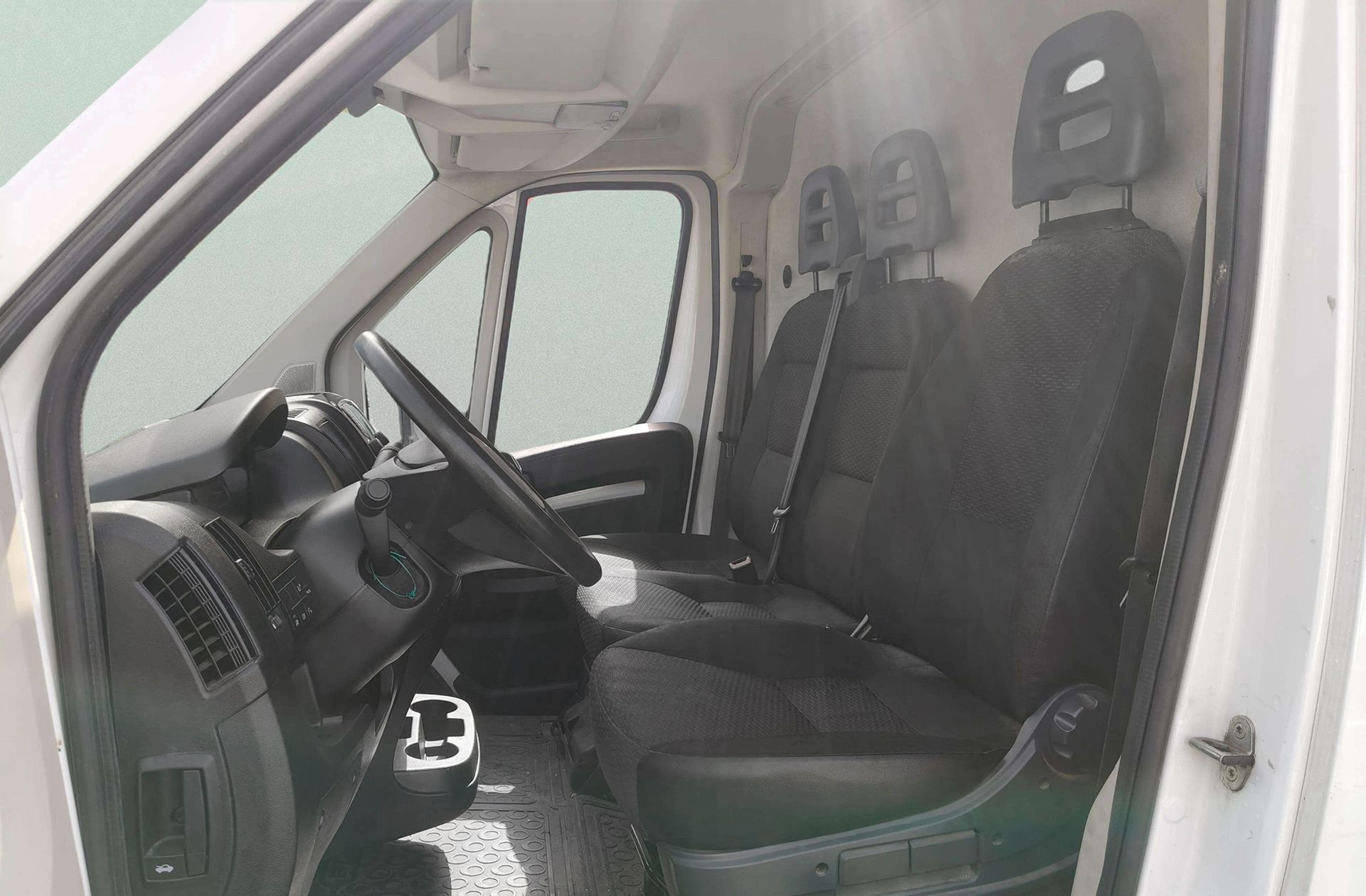 Peugeot Boxer Furgon BlueHDi 140 333 L2H2 - foto 8