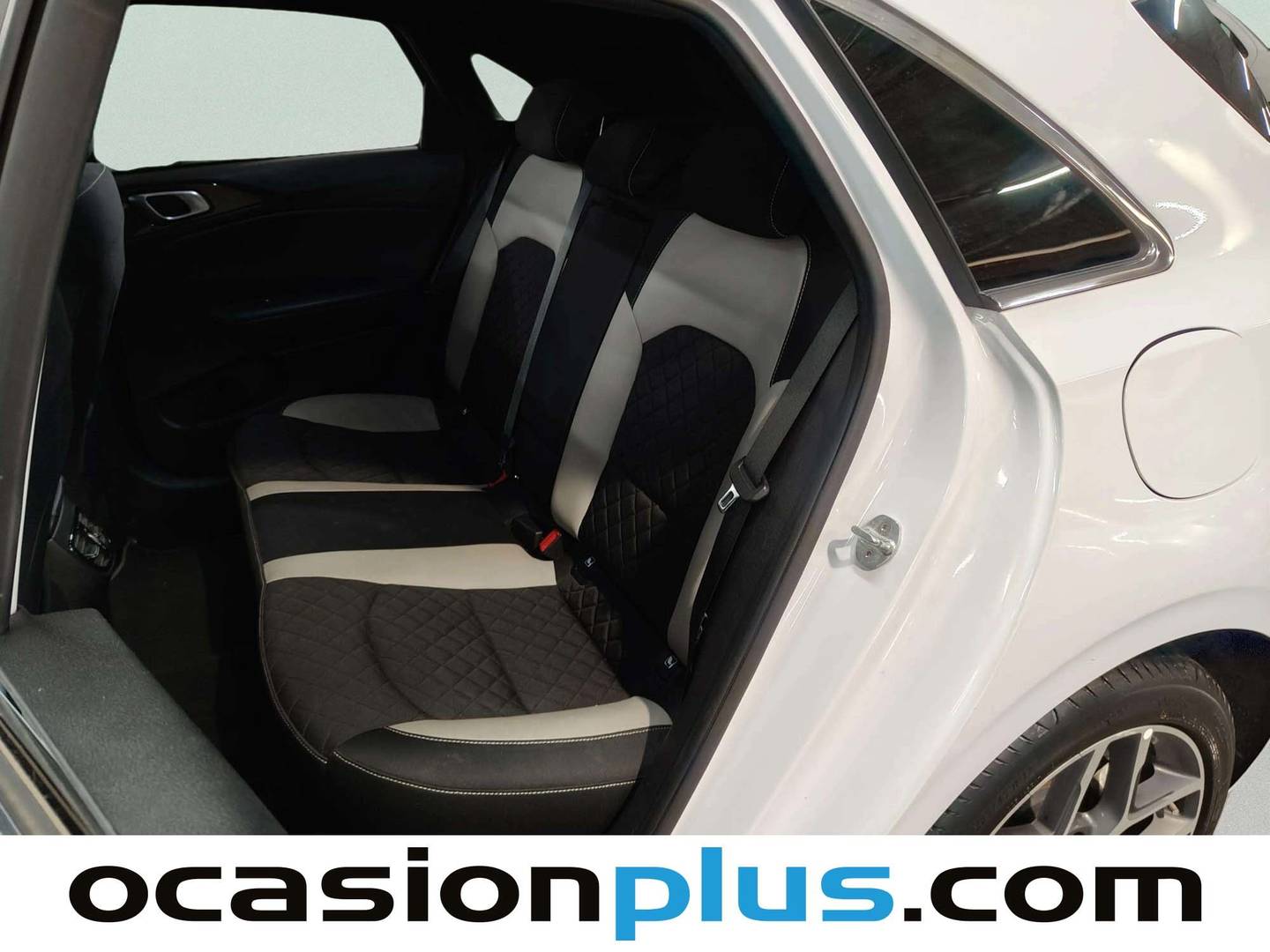 Foto asientos traseros KIA Ceed Kia Ceed 1.5 MHEV GT Line DCT (160 CV)