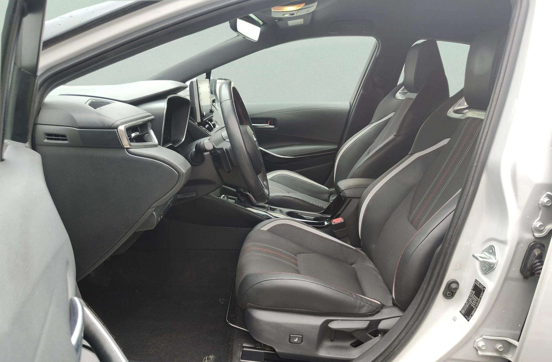 Toyota Corolla 180H GR-Sport E-CVT - foto 12