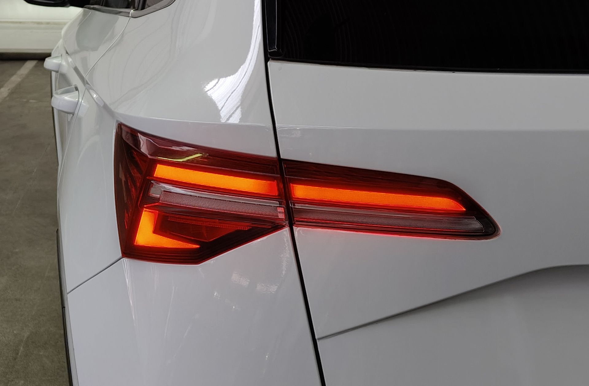 Škoda Karoq 2.0 TDI Selection - foto 14