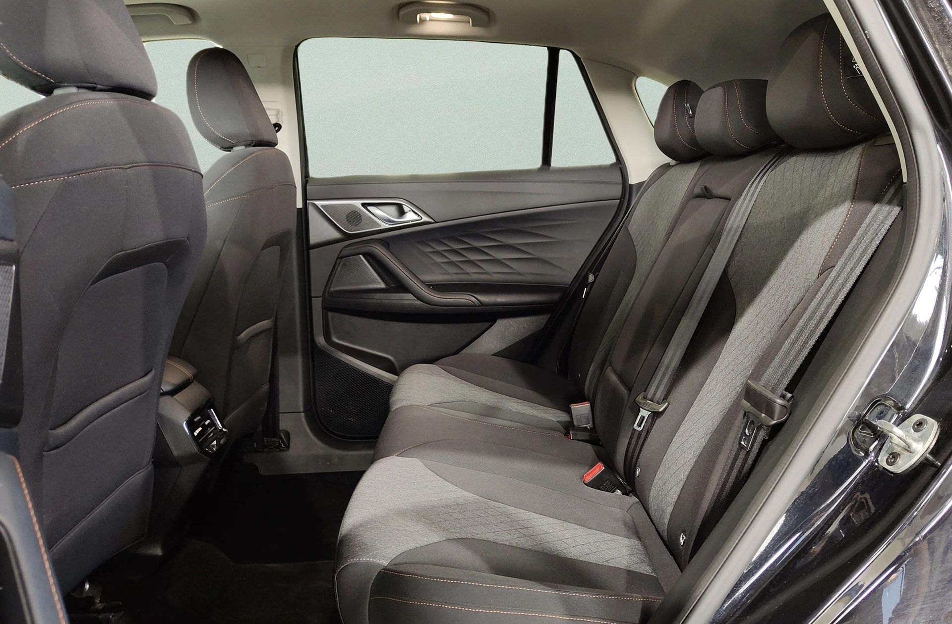 MG HS 1.5T Comfort DCT - foto 13